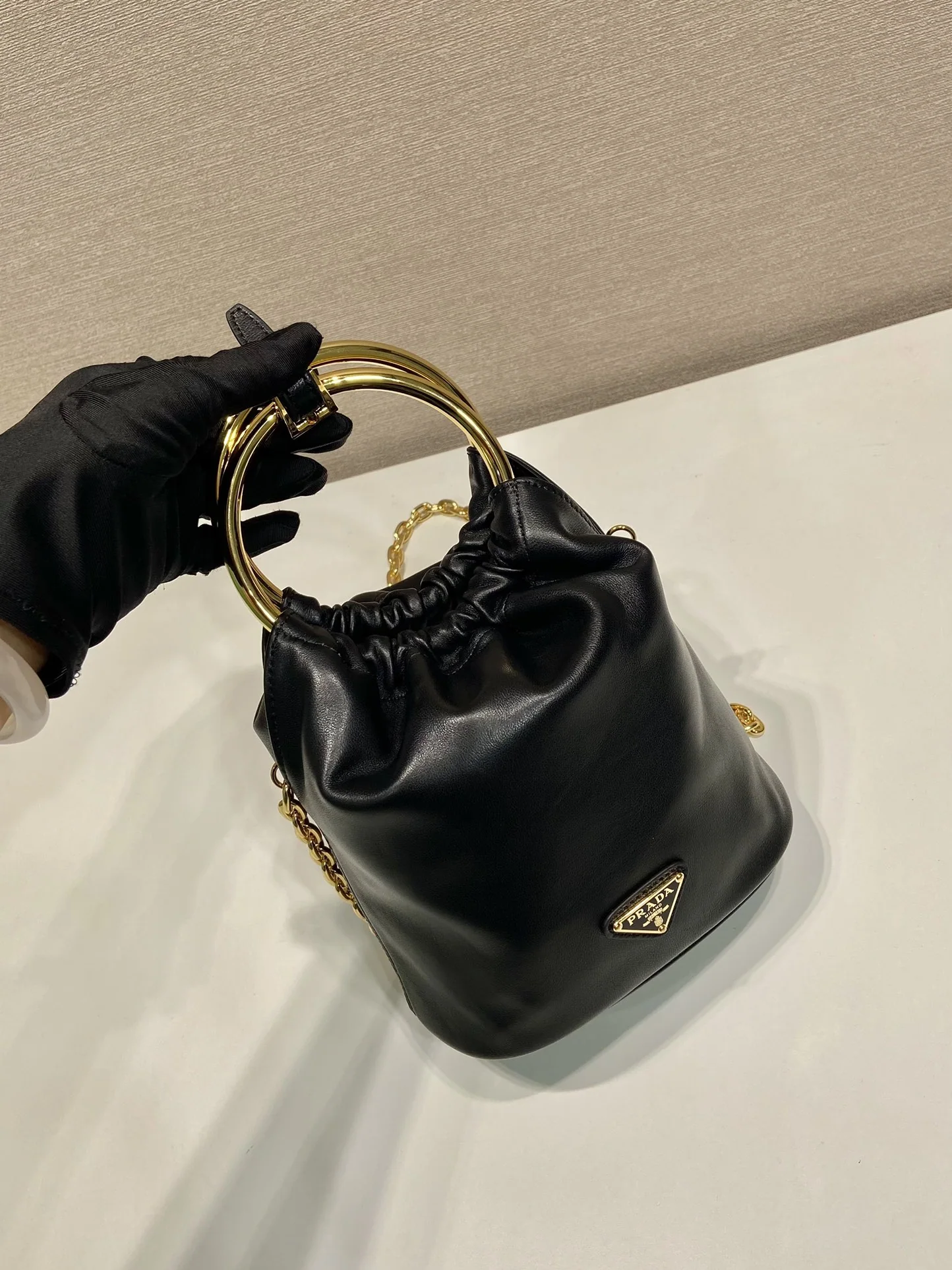 프라다 램스킨 버킷백 1BC227 상세 이미지 3