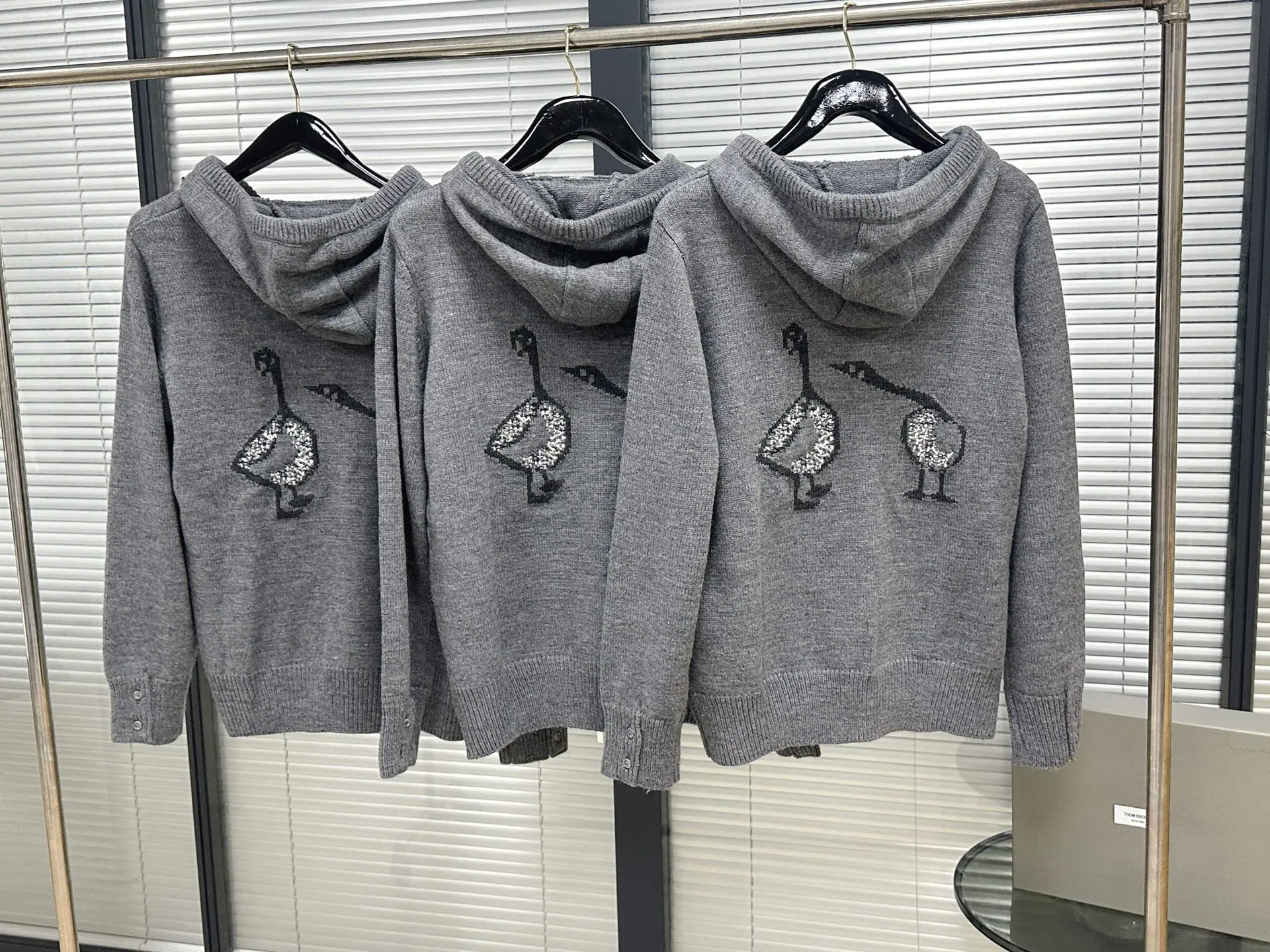 톰브라운 화이트 남성 후드 레플리카 46735 Thom Browne 상세 이미지 5
