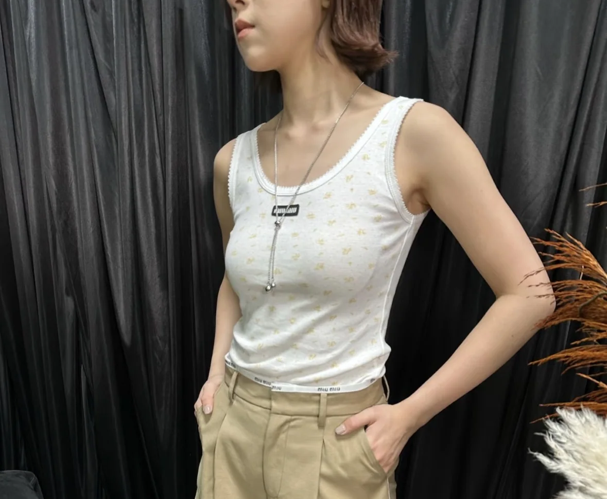 미우미우 플라워 레이스 트리밍 나시 탑 2026 SS 상세 이미지 5