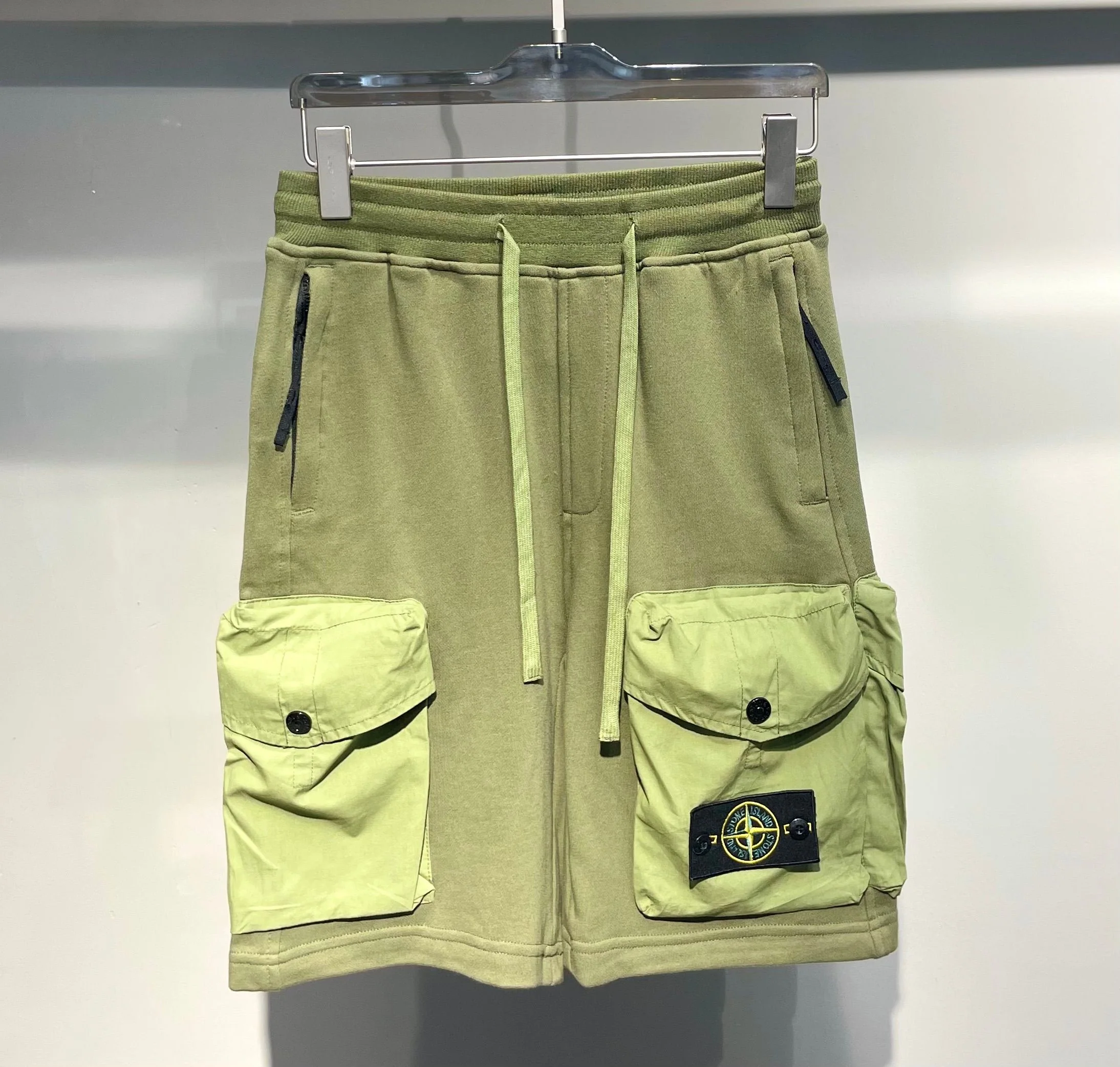 스톤아일랜드 남성 반바지 25SS 51332 Stone Island Shorts 상세 이미지 1
