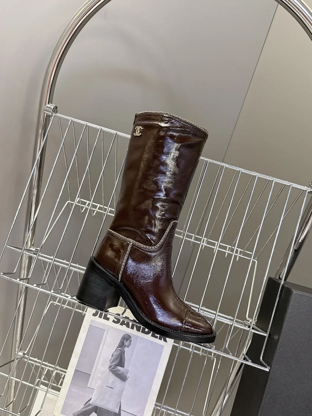 샤넬 플리츠 가죽 메탈 체인 미들 부츠 상세 이미지 5