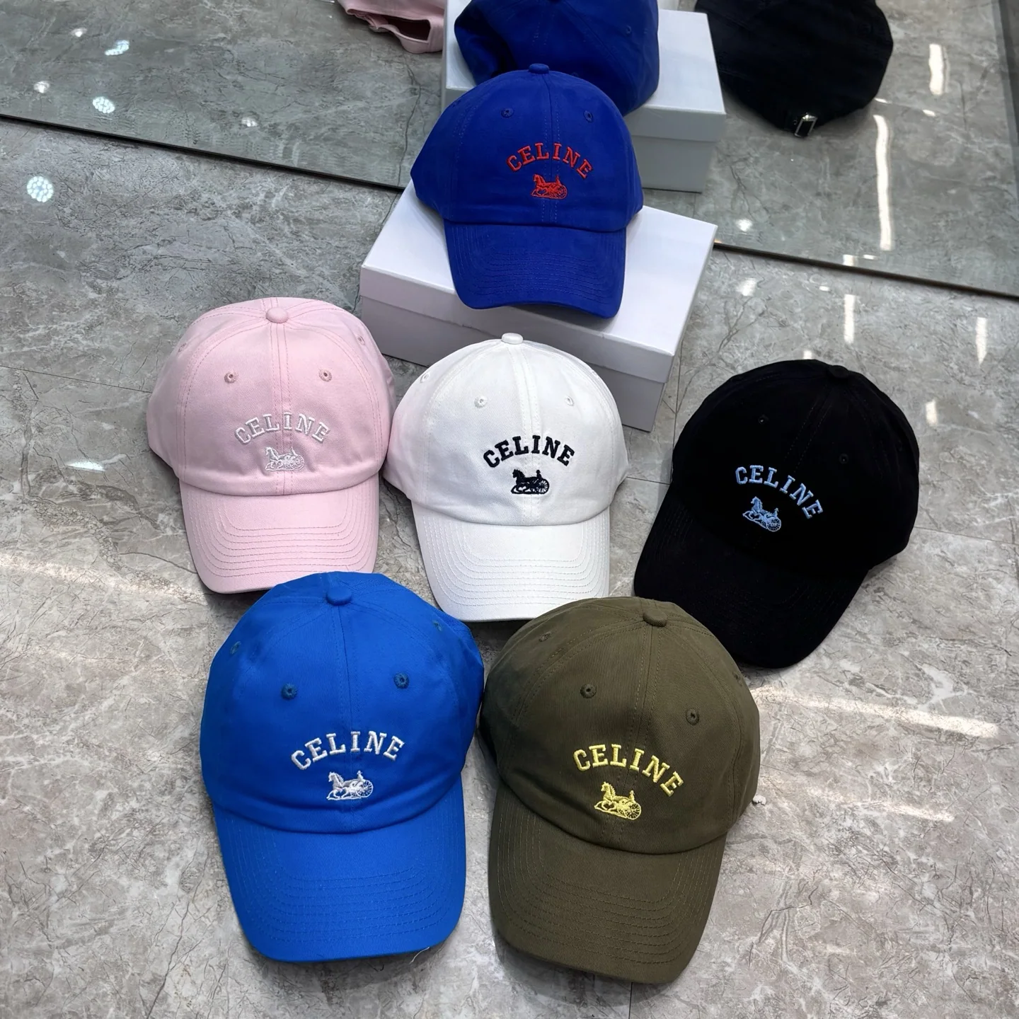 셀린느 C 로고 자수 캡 상세 이미지 9