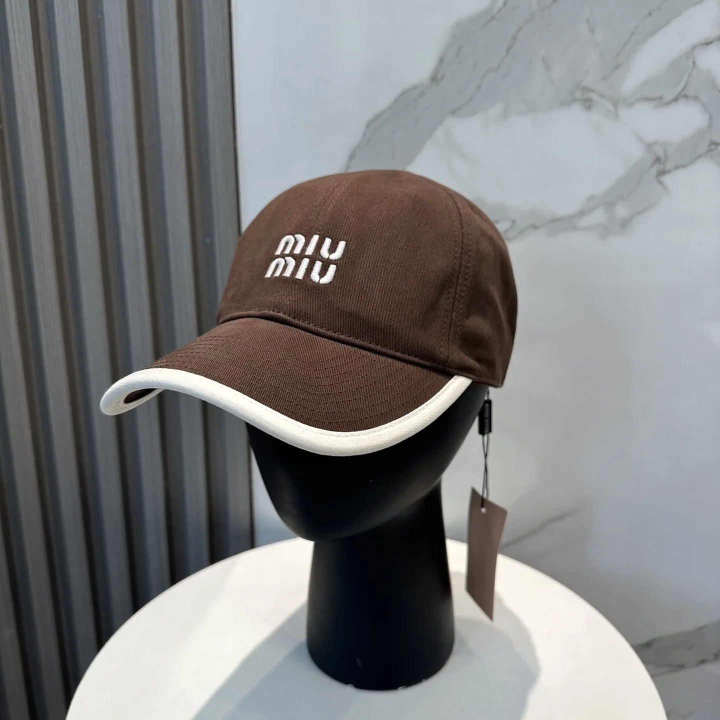 미우미우 자수 베이스볼 모자 118577