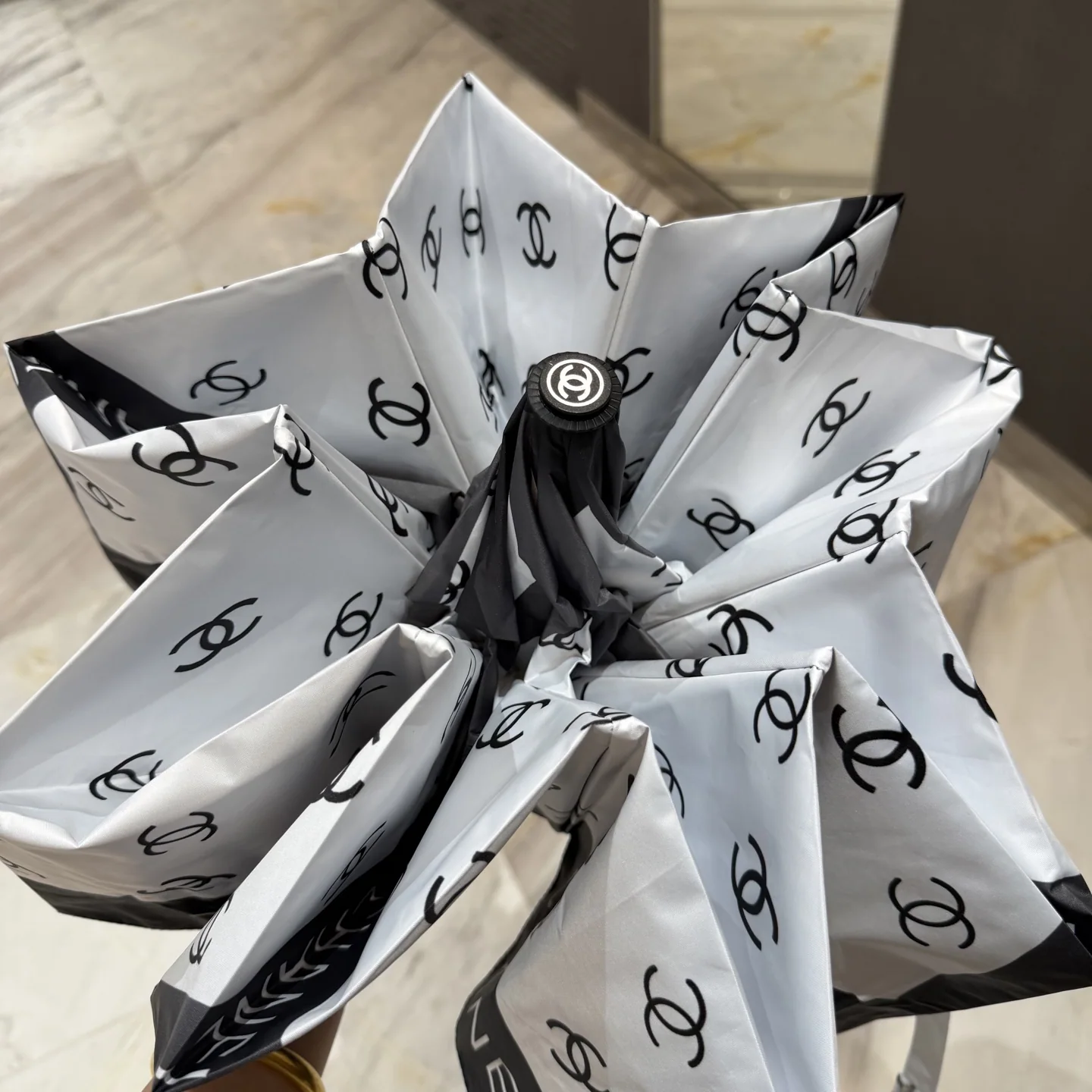 샤넬 우산 85384 Chanel Umbrella 상세 이미지 4
