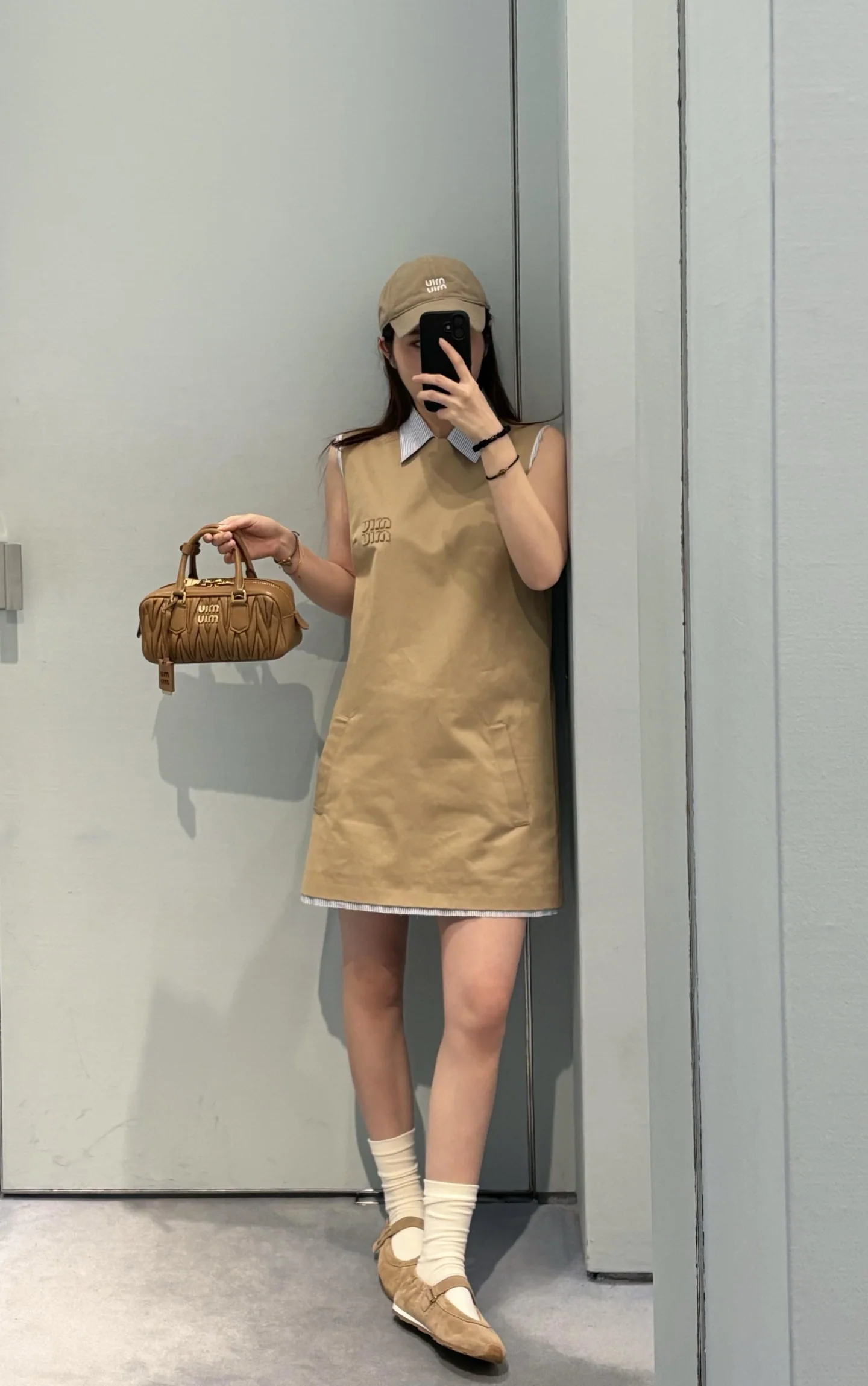 미우미우 자수 로고 스트라이프 반팔 셔츠 원피스 2026 SS 상세 이미지 4