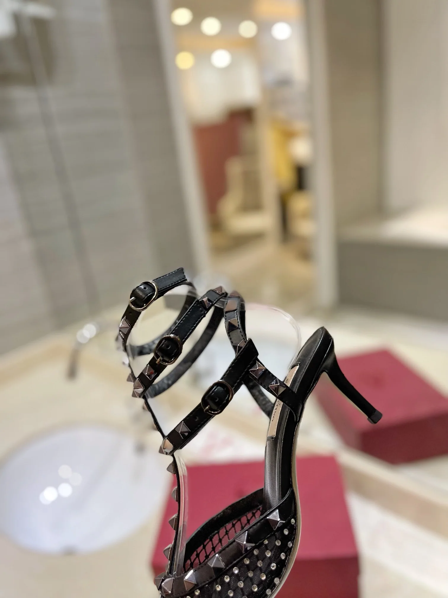 발렌티노 VT 크리스탈 장식 메시 스터드 하이힐 신발 상세 이미지 8
