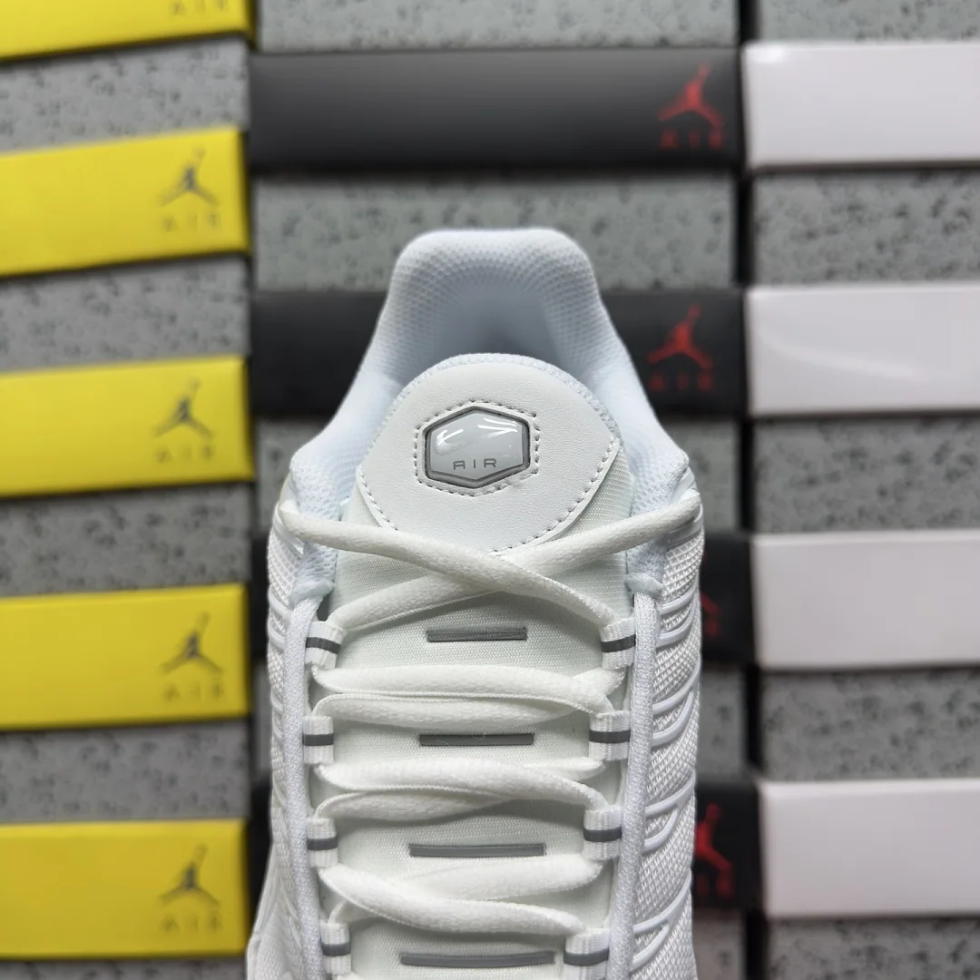 나이키 [TK] 에어 맥스 플러스 DM2362-100 201969 Nike Air Max Plus White Pure Platinum 상세 이미지 3