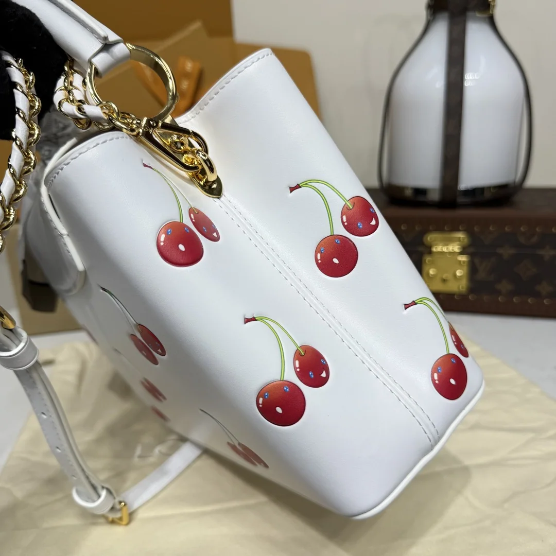 루이비통 카프시뉴 스몰 토트백 M13251 상세 이미지 6
