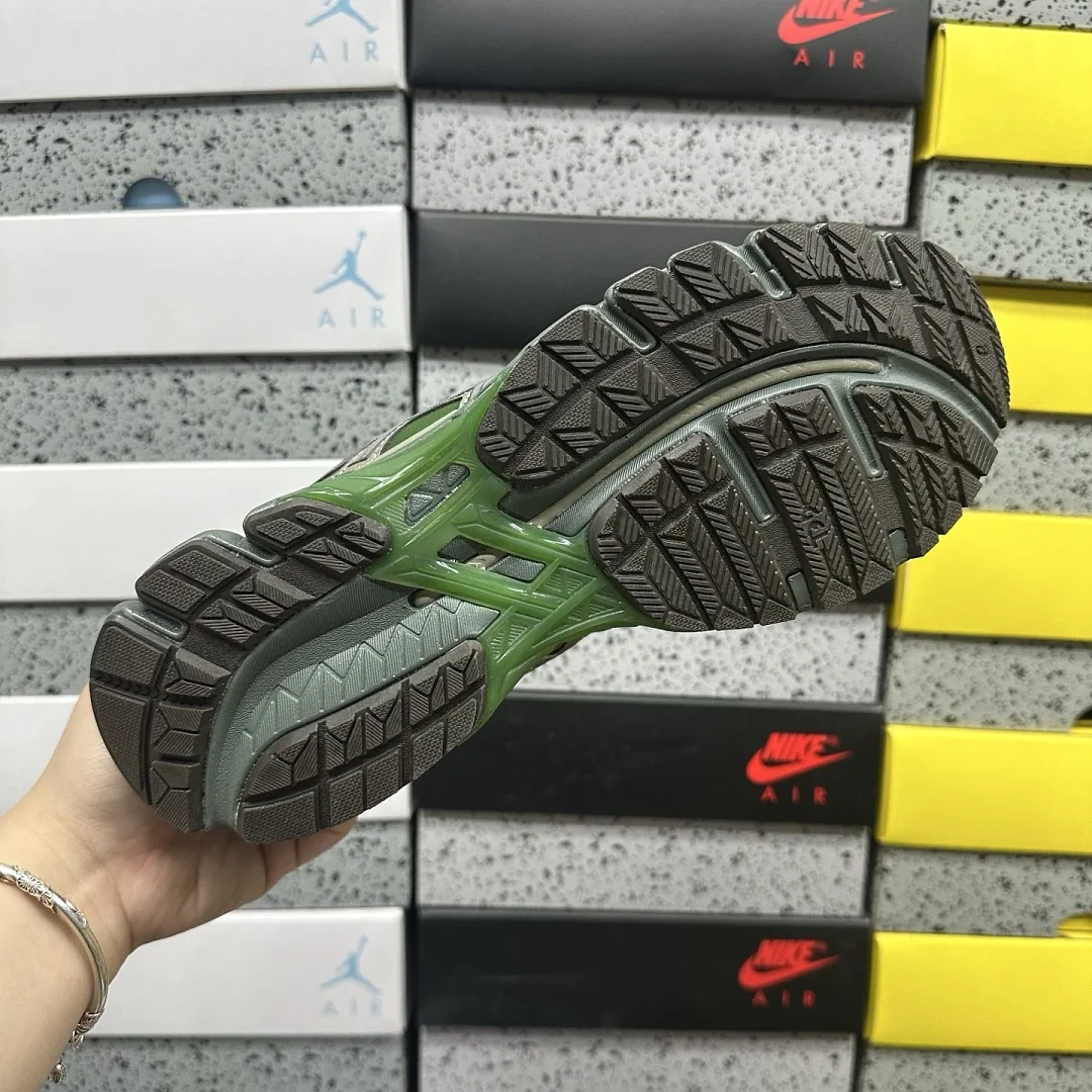 아식스 [KO] 1203A664-300 200454 Asics UB10-S Gel-Kayano 20 Kiko Kostadinov Moss 상세 이미지 8
