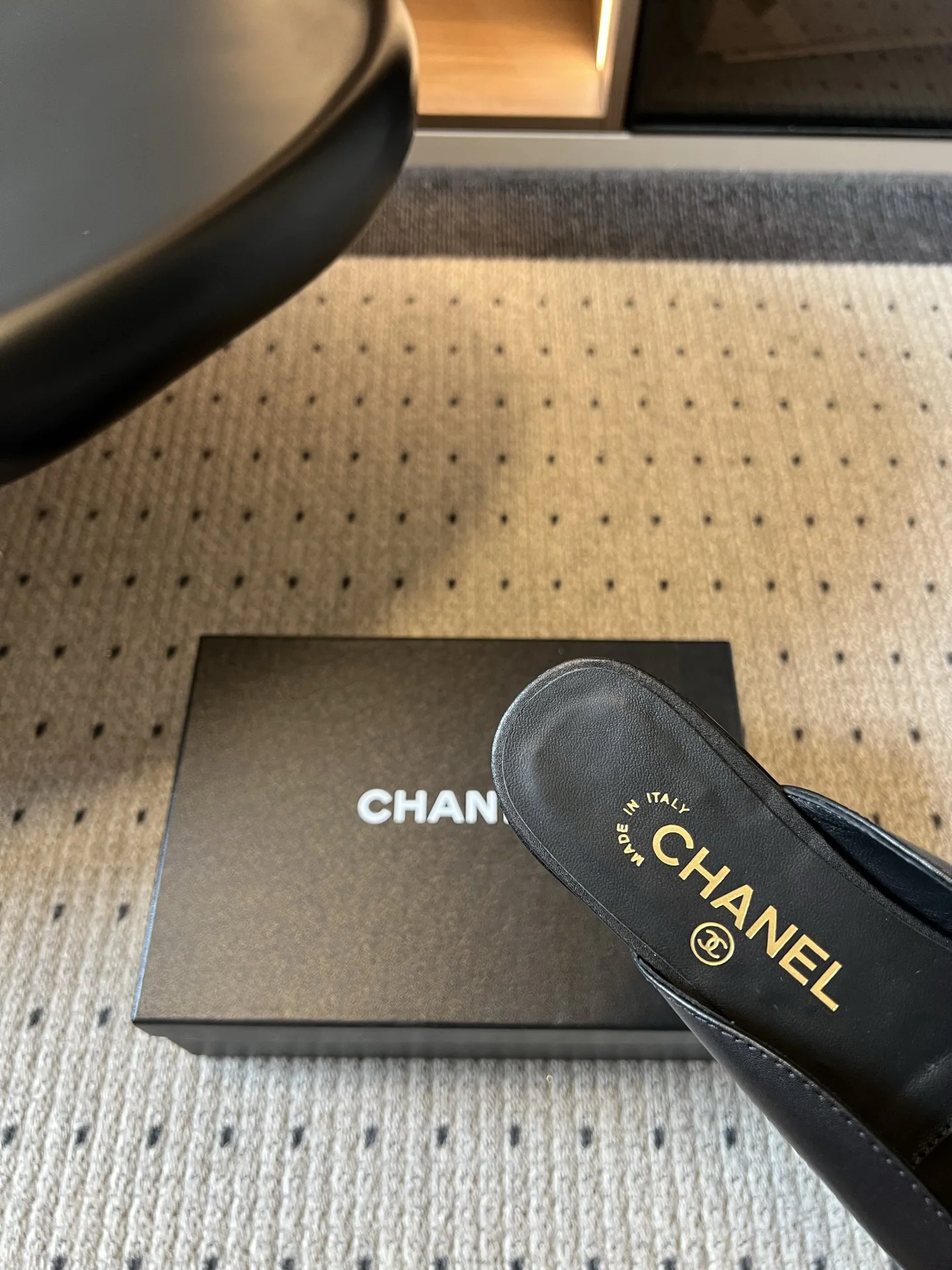 샤넬 메탈릭 더블 C 로고 페니 로퍼 상세 이미지 8