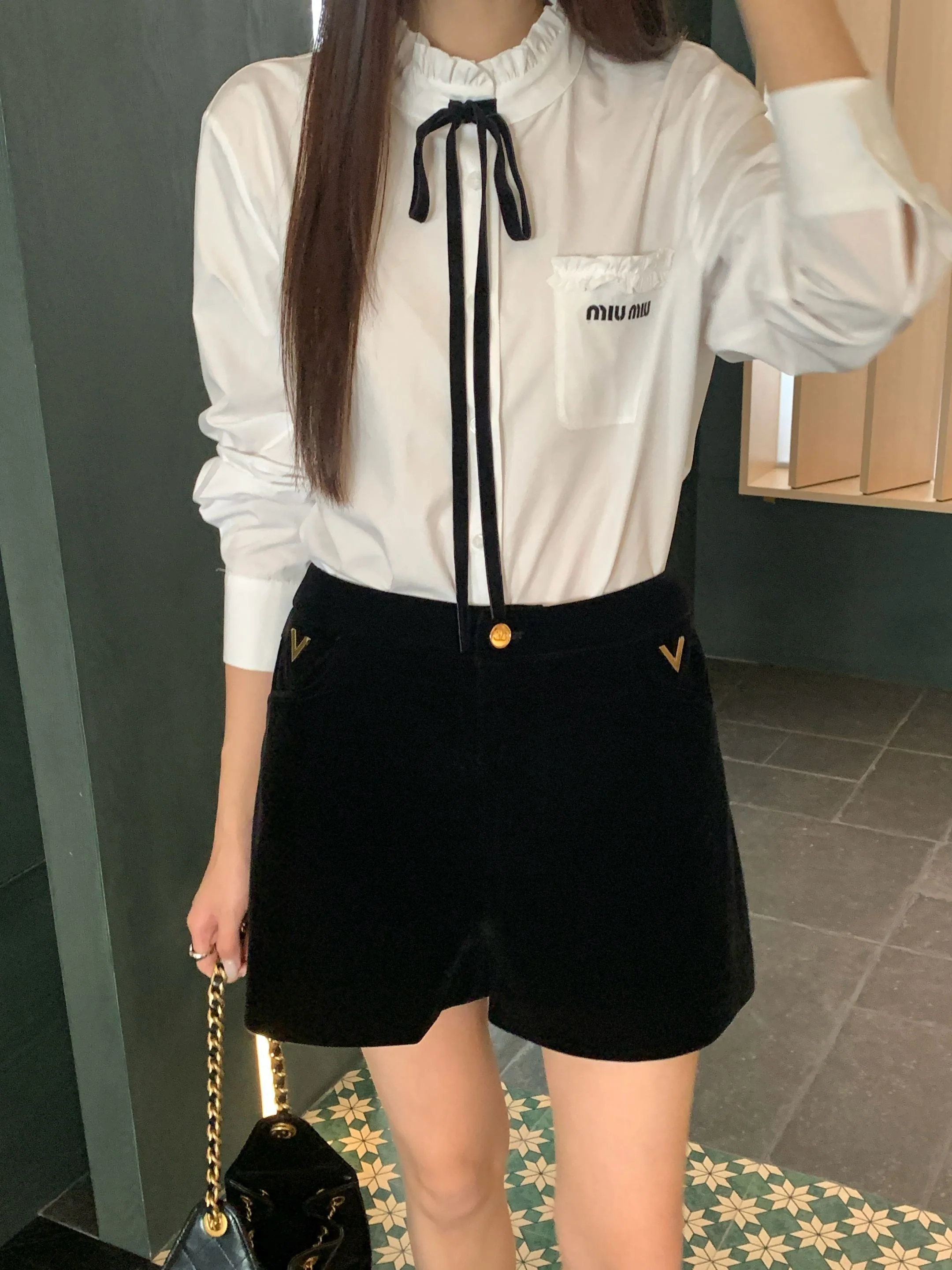 미우미우 벨벳 리본 프릴 카라 여성 셔츠 상세 이미지 1