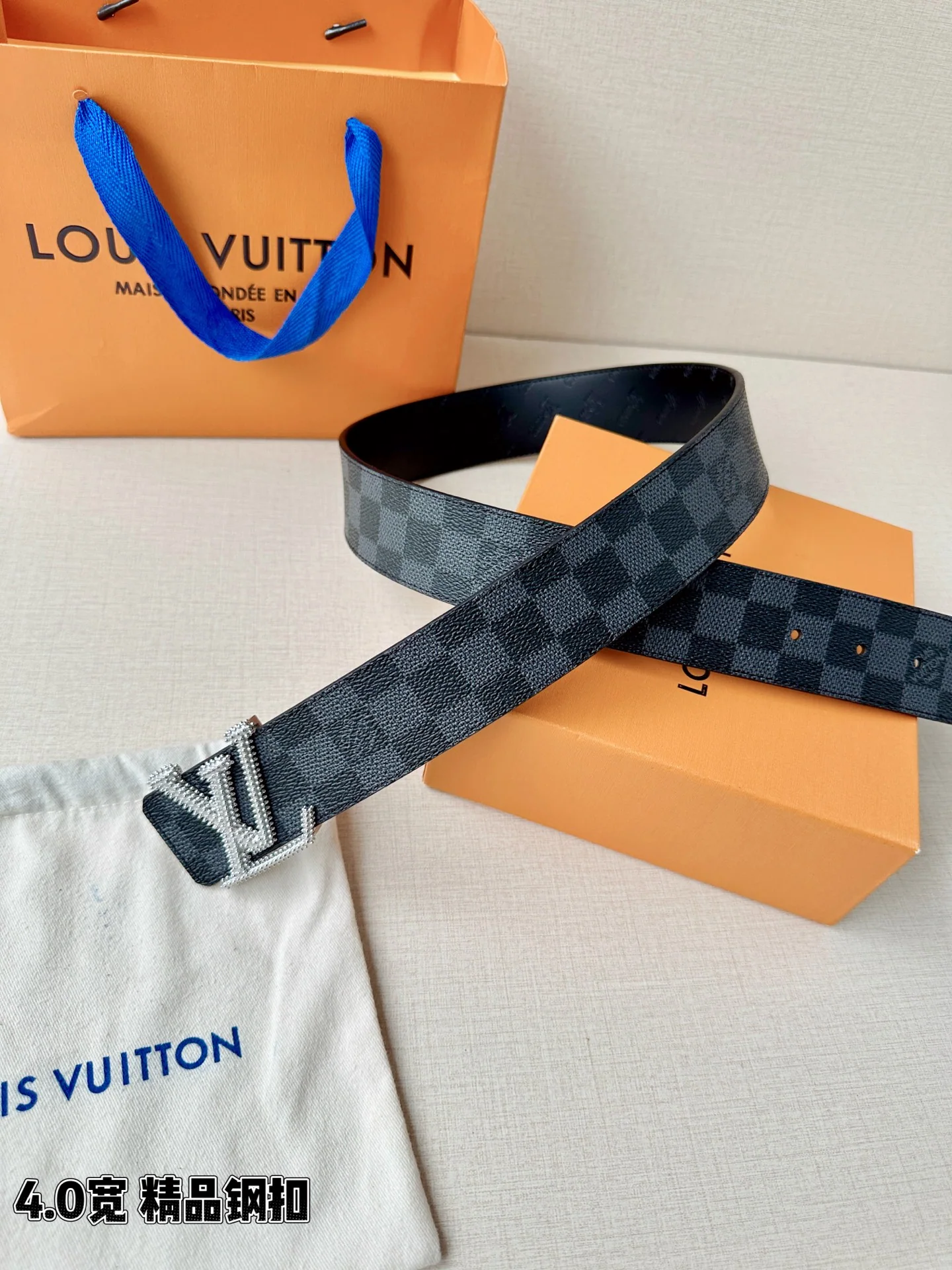 루이비통 LV 이니셜 스터드 리버서블 가죽 벨트 상세 이미지 6
