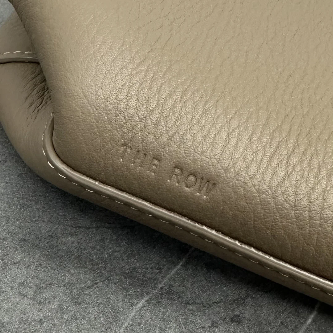 더로우 미니 크로스바디 가죽 가방 상세 이미지 5