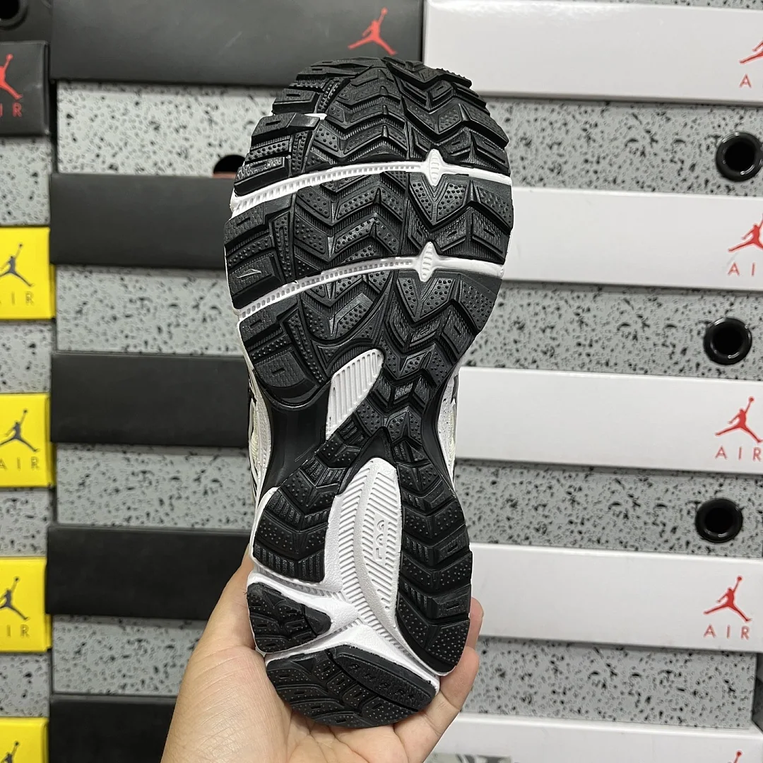 아식스 [XY] 젤 카하나 8 1011B133-100 200334 Asics Gel-Kahana 8 상세 이미지 5