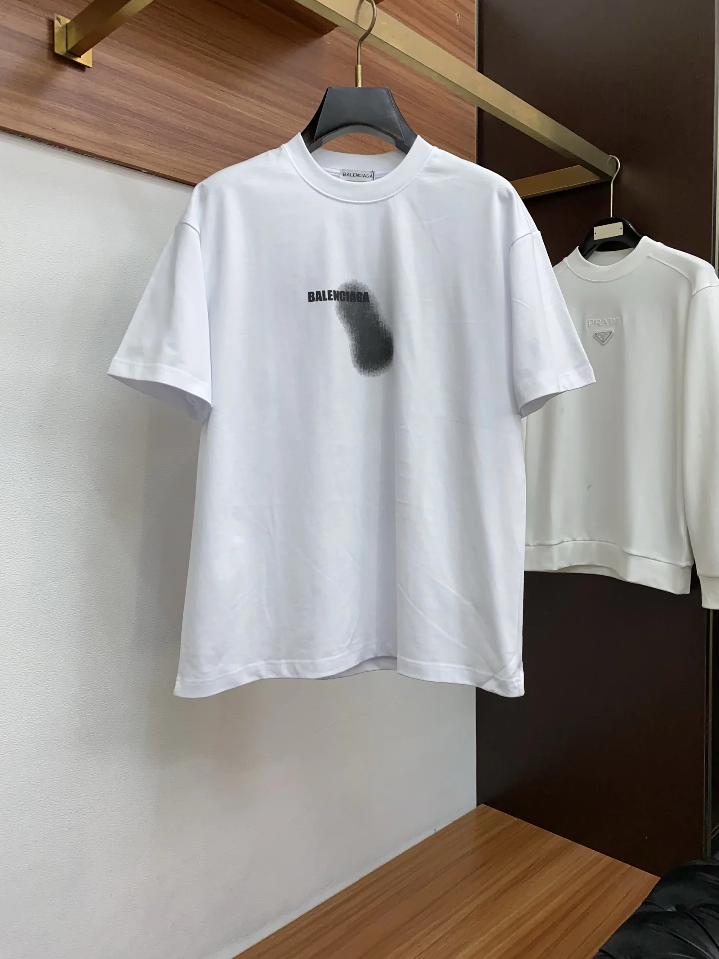 발렌시아가 남성 반팔 26SS 상세 이미지 1