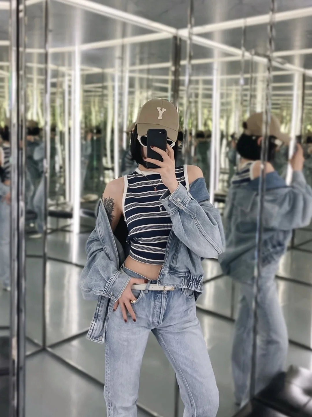 생로랑 컬러 블록 로고 자수 크루넥 반팔 티셔츠 26 SS 상세 이미지 9