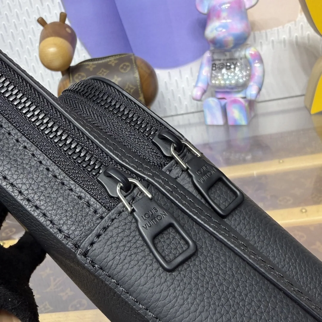 루이비통 에어로그람 페블드 가죽 숄더백 M15255 상세 이미지 5