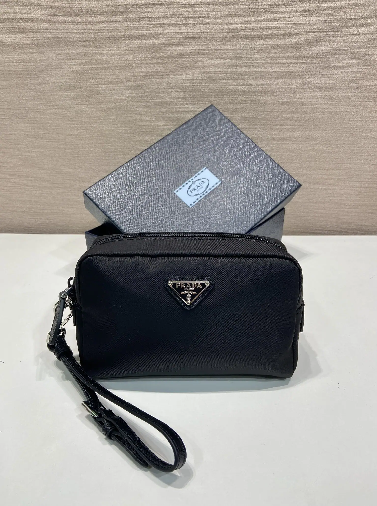 프라다 리사이클 나일론 클러치백 1NS021 67966