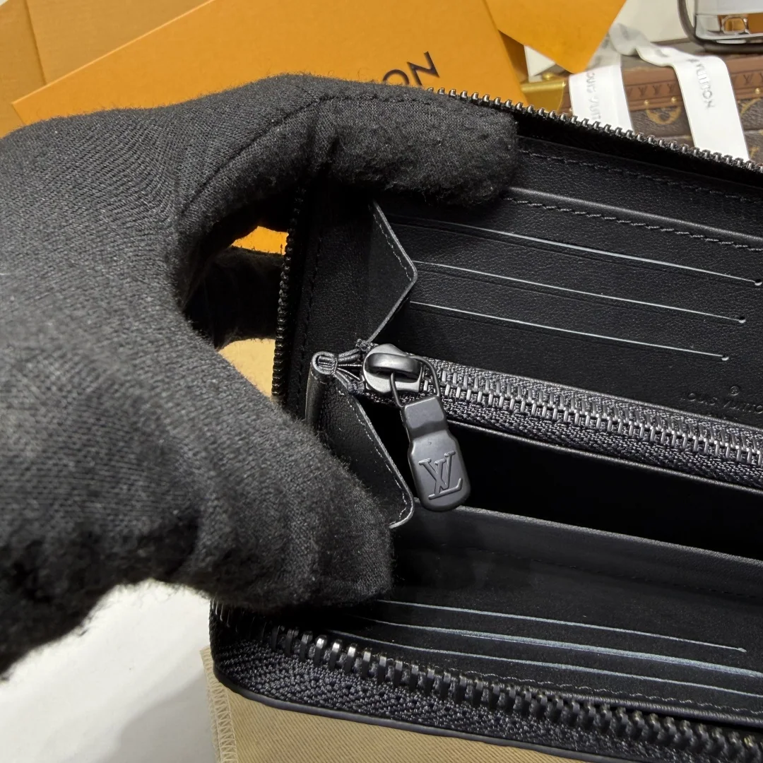 루이비통 트리옹 가죽 모노그램 지퍼 지갑 상세 이미지 7