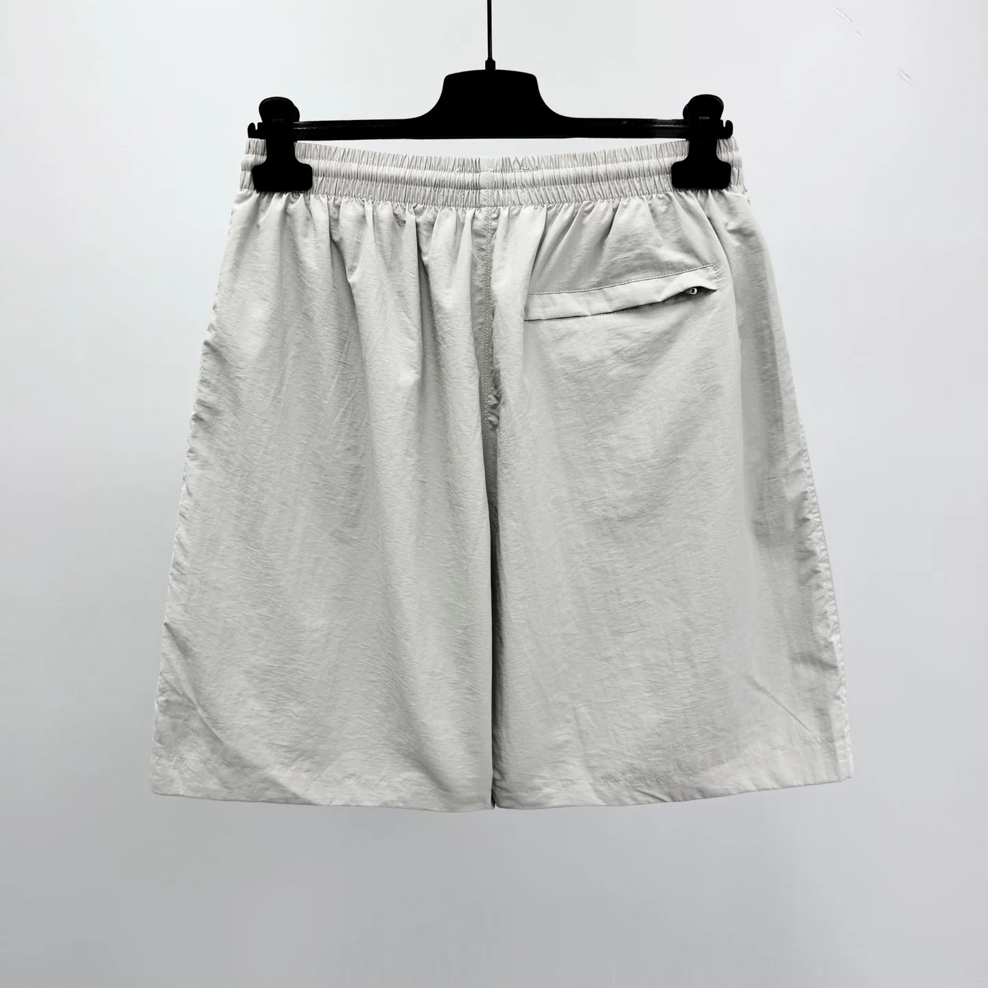 발렌시아가 무지 로고 프린트 나일론 반바지 상세 이미지 2