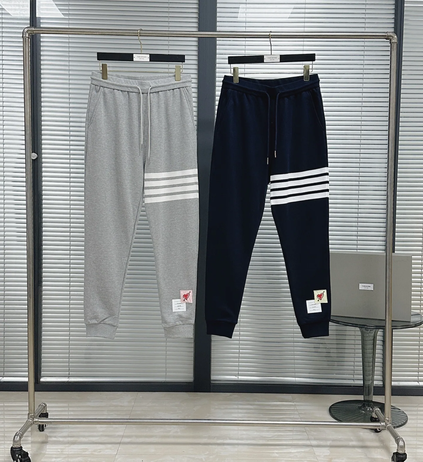 톰브라운 네이비 블루 그레이 브라운 남성 바지 레플리카 46692 Thom Browne 상세 이미지 1