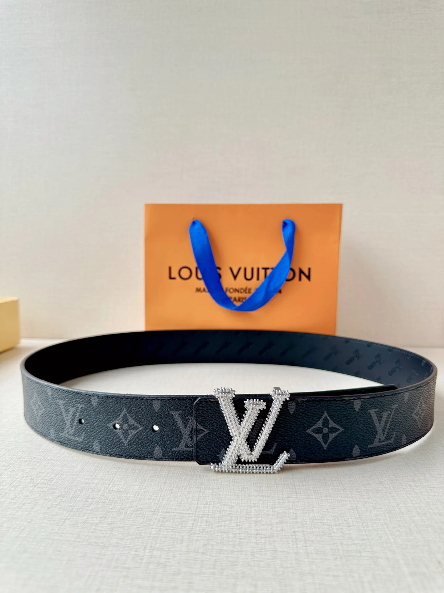 루이비통 LV 이니셜 스터드 리버시블 가죽 벨트 상세 이미지 1
