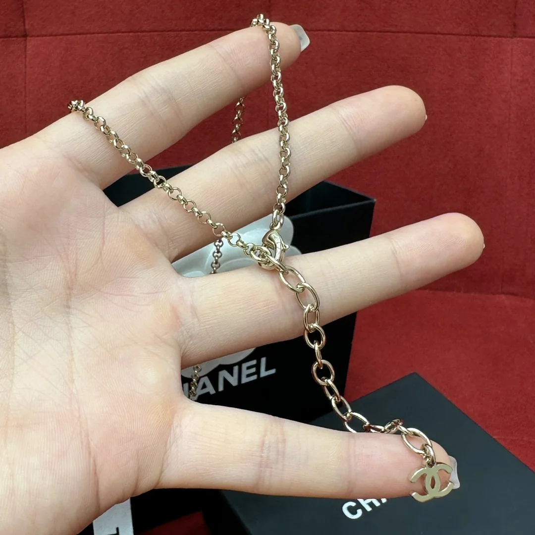 샤넬 화이트 에나멜 더블 C 메탈 목걸이 상세 이미지 4