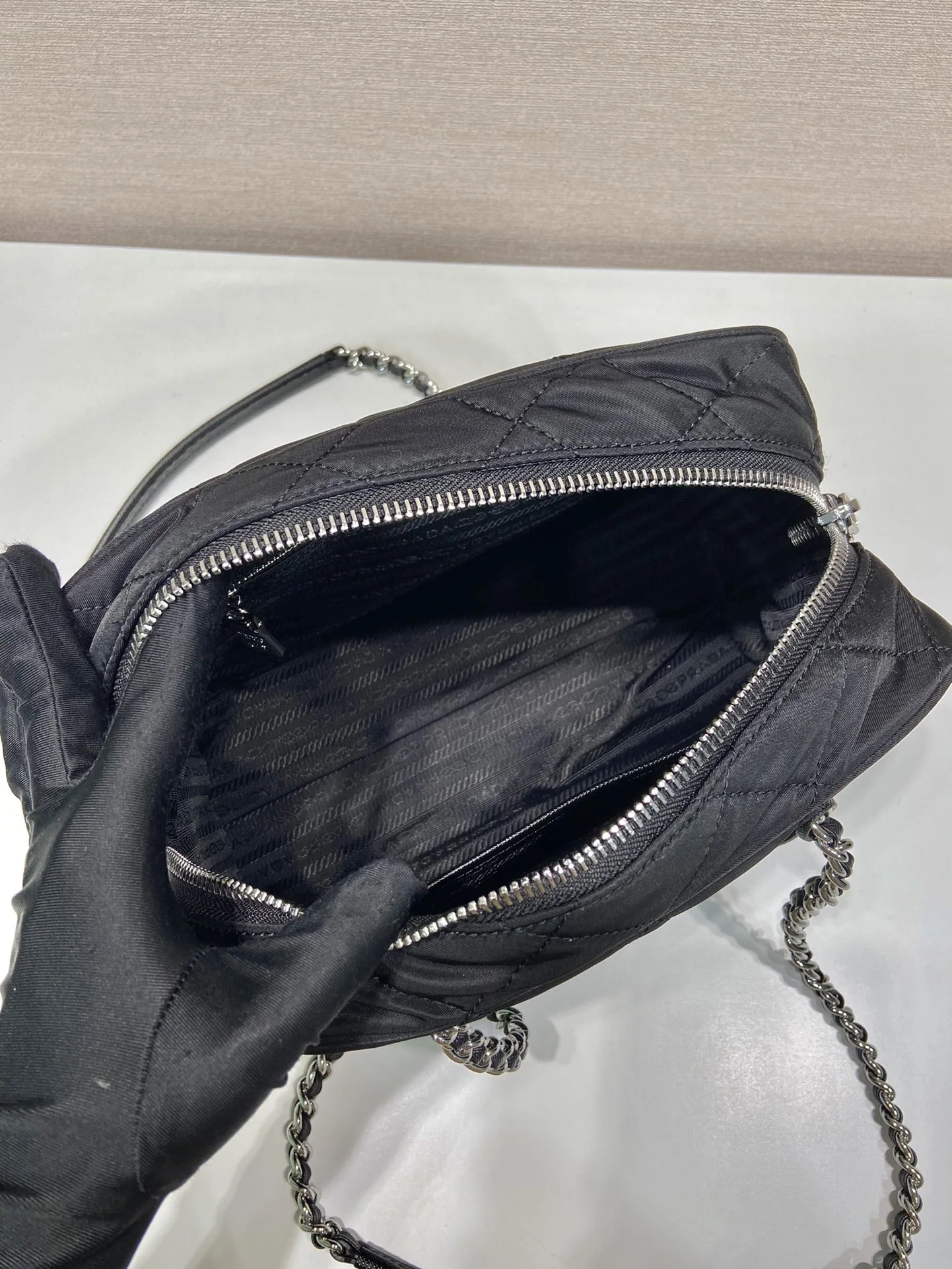 프라다 나일론 카메라백 1BB903 상세 이미지 8