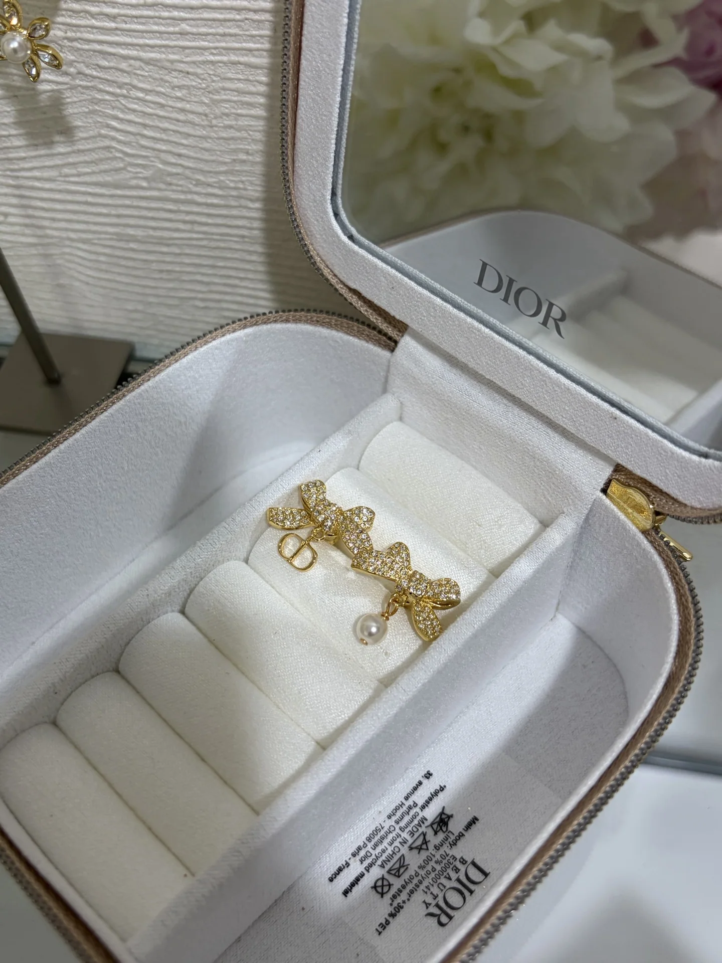 디올 다이아몬드 보우 스터드 귀걸이 상세 이미지 5