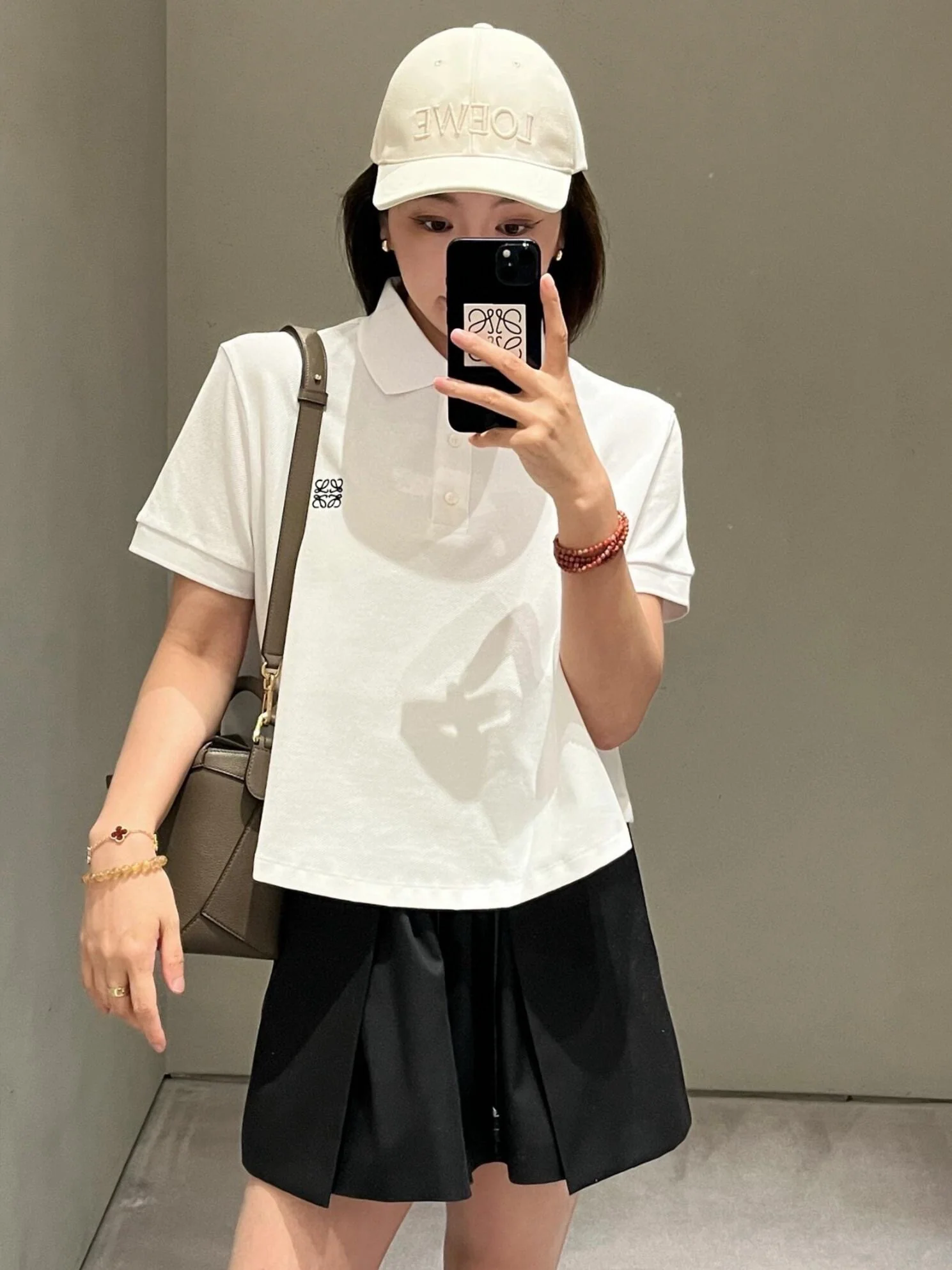 로에베 레터 자수 카라 반팔 티셔츠 2025 SS 상세 이미지 2