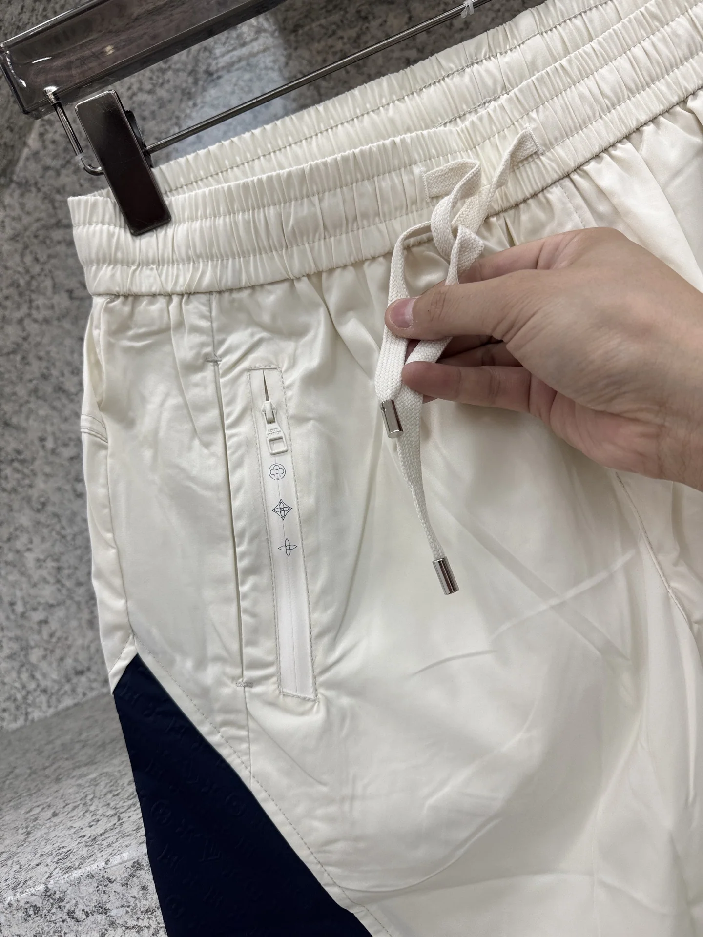 루이비통 남성용 통기성 반바지 상세 이미지 4