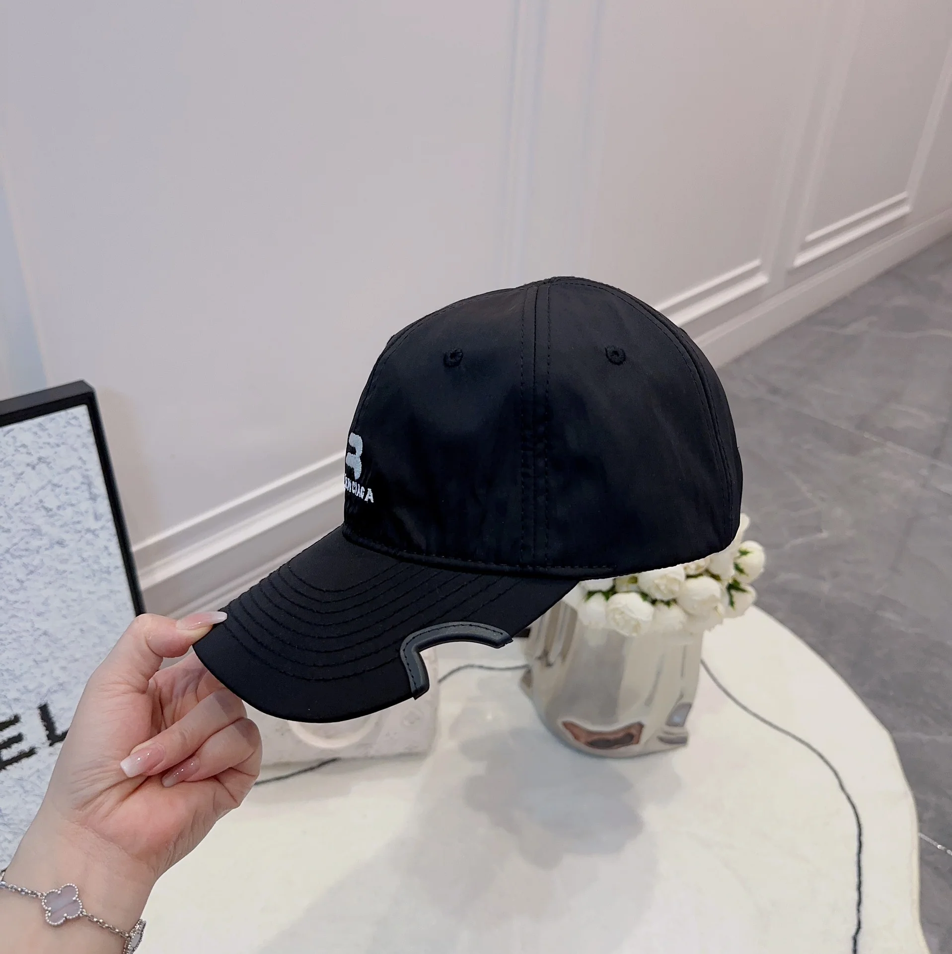 발렌시아가 컷팅 챙 베이스볼 모자 상세 이미지 6