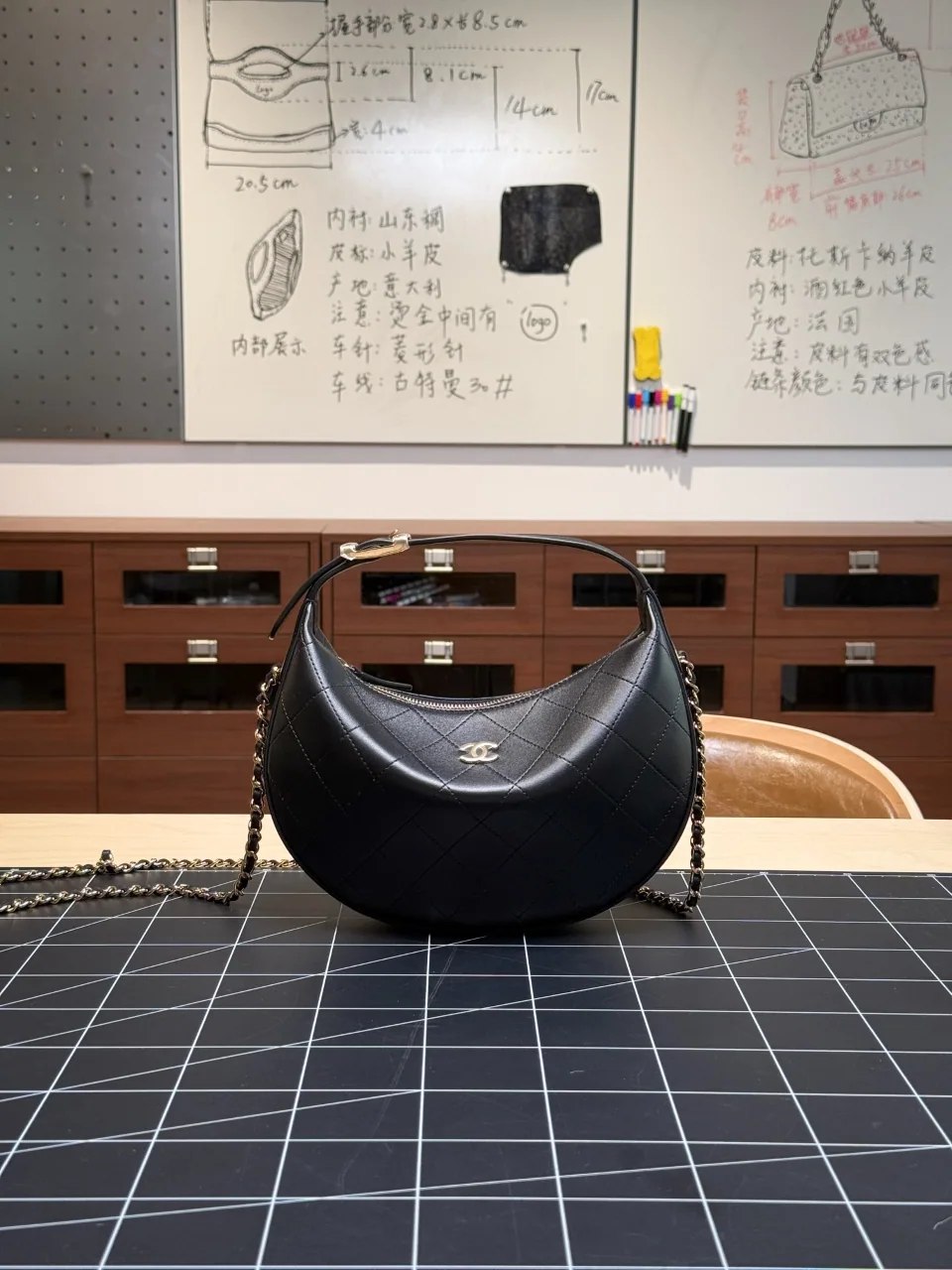 샤넬 아써 가죽 가방 143479