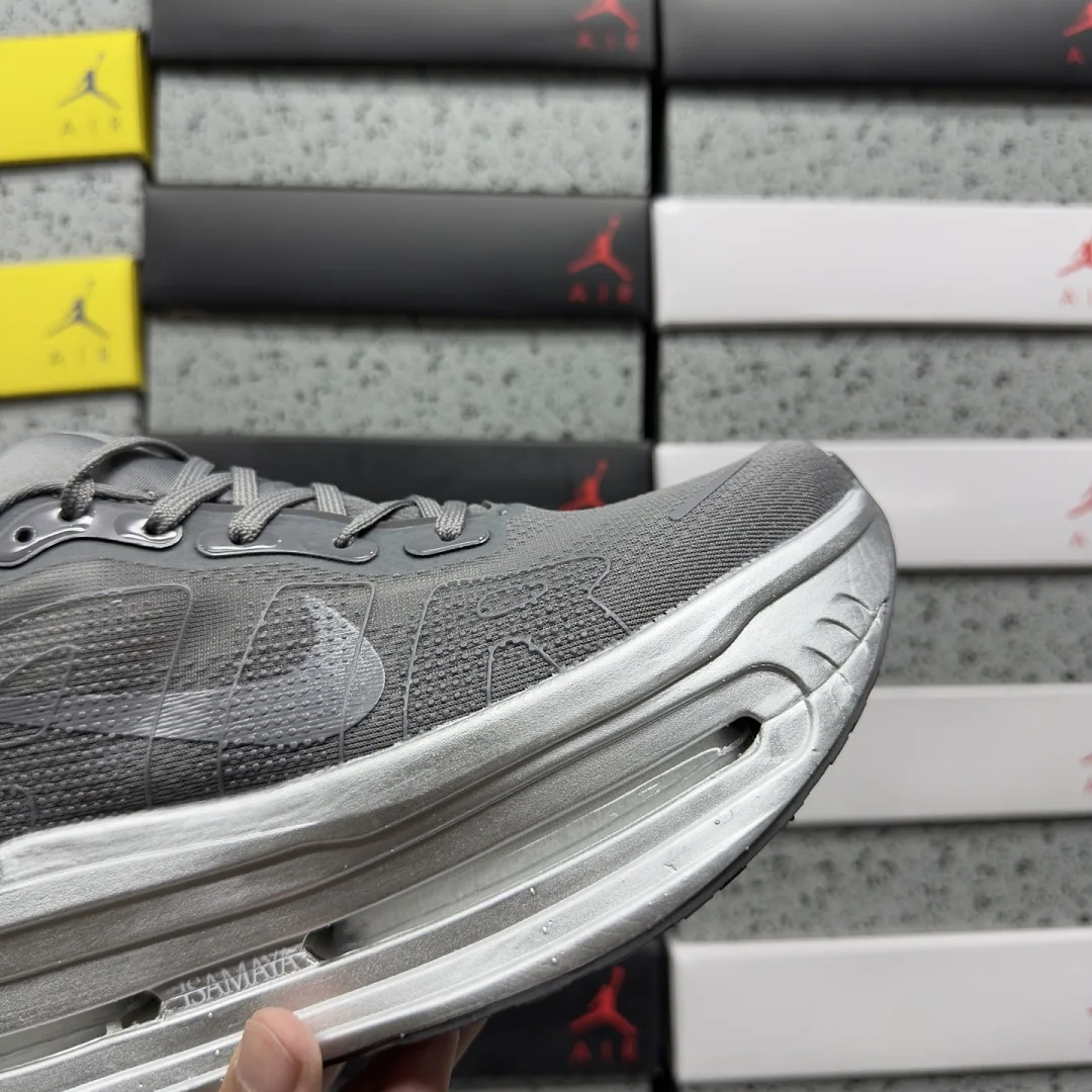 나이키 [5A] 보메로 프리미엄 IR1988-084 201741 Nike Vomero Premium Isamaya Run Forever 상세 이미지 9