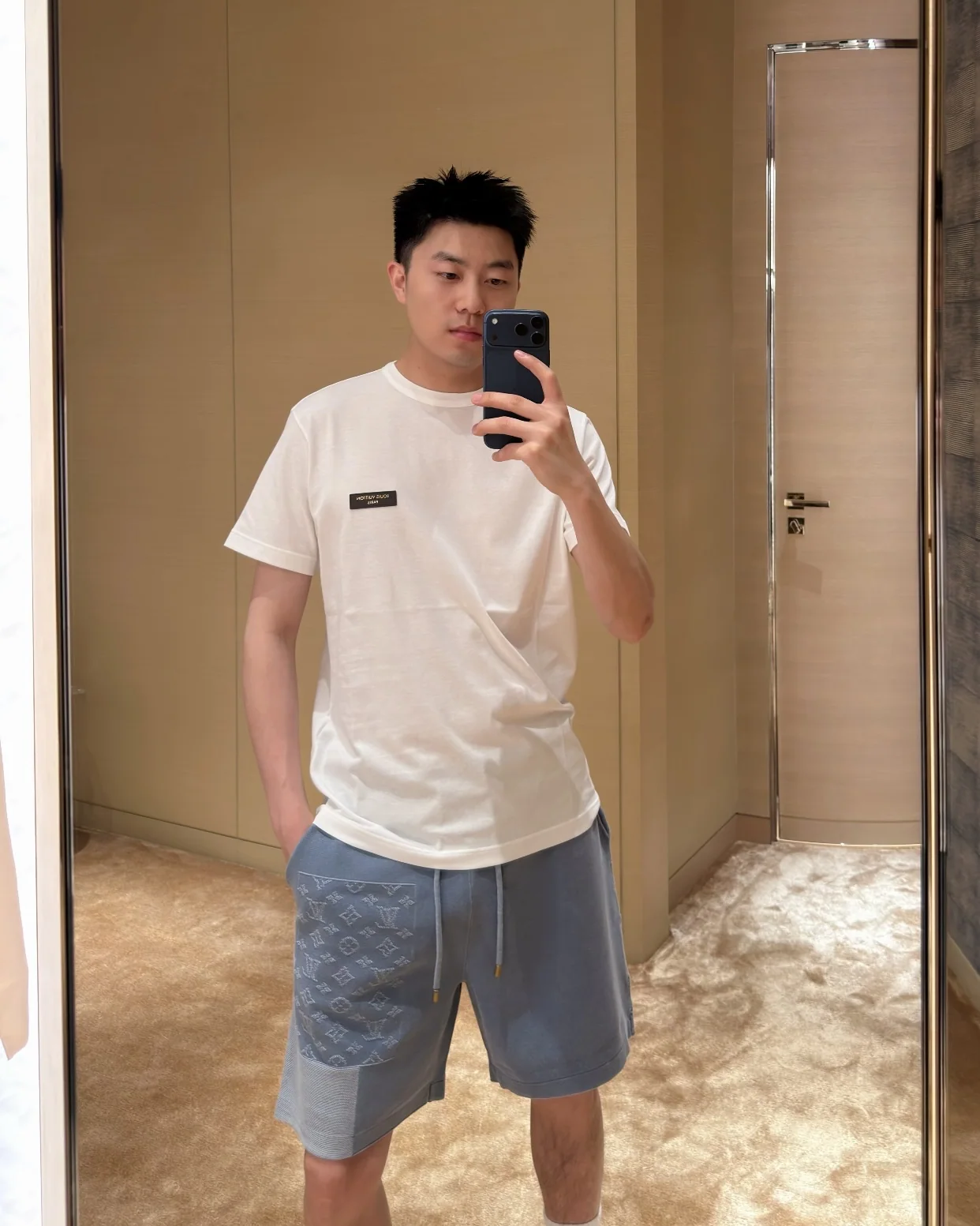 루이비통 슬림핏 로고 남성 반팔 티셔츠 상세 이미지 7