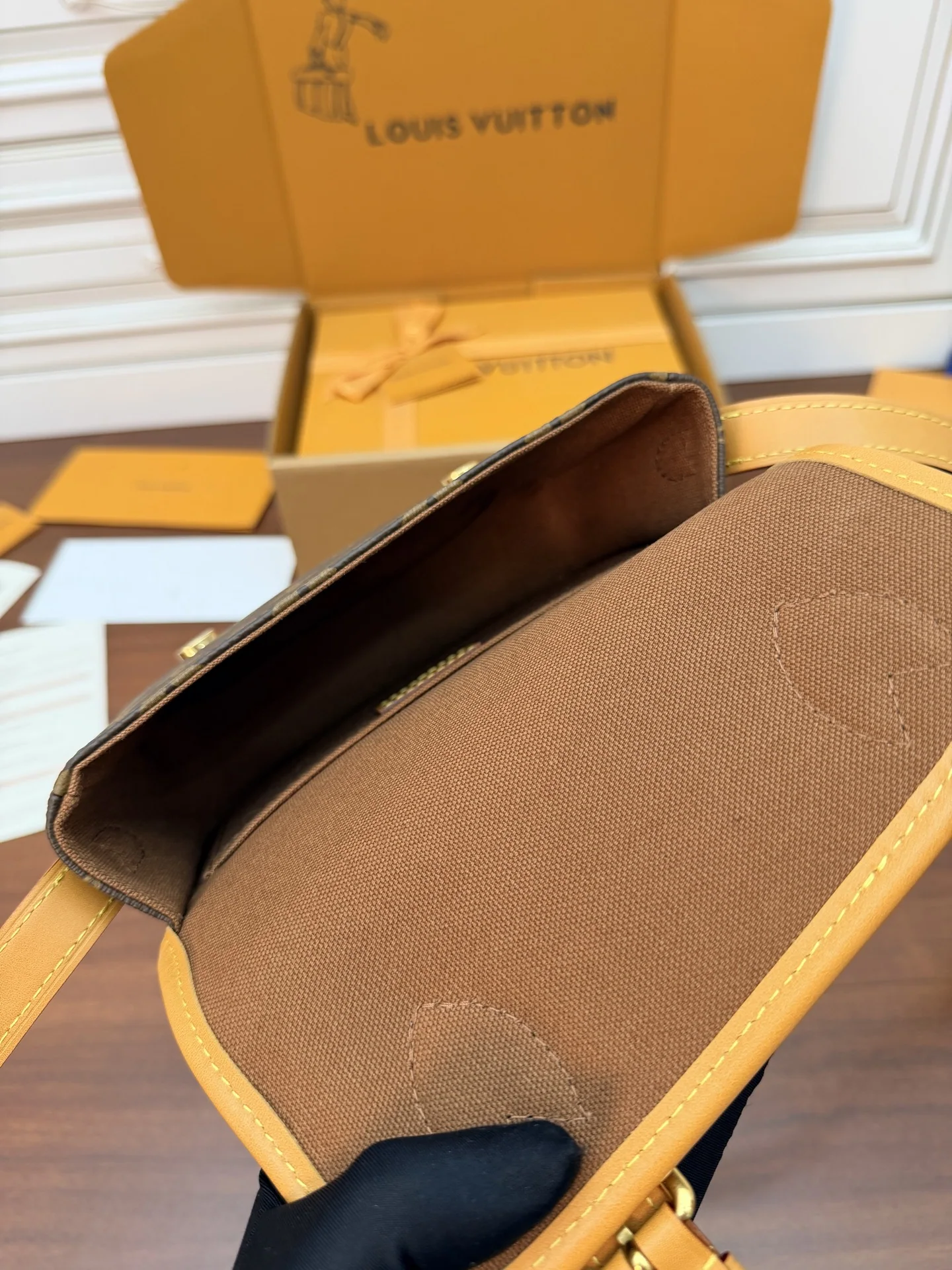 루이비통 M26805 가방 상세 이미지 7