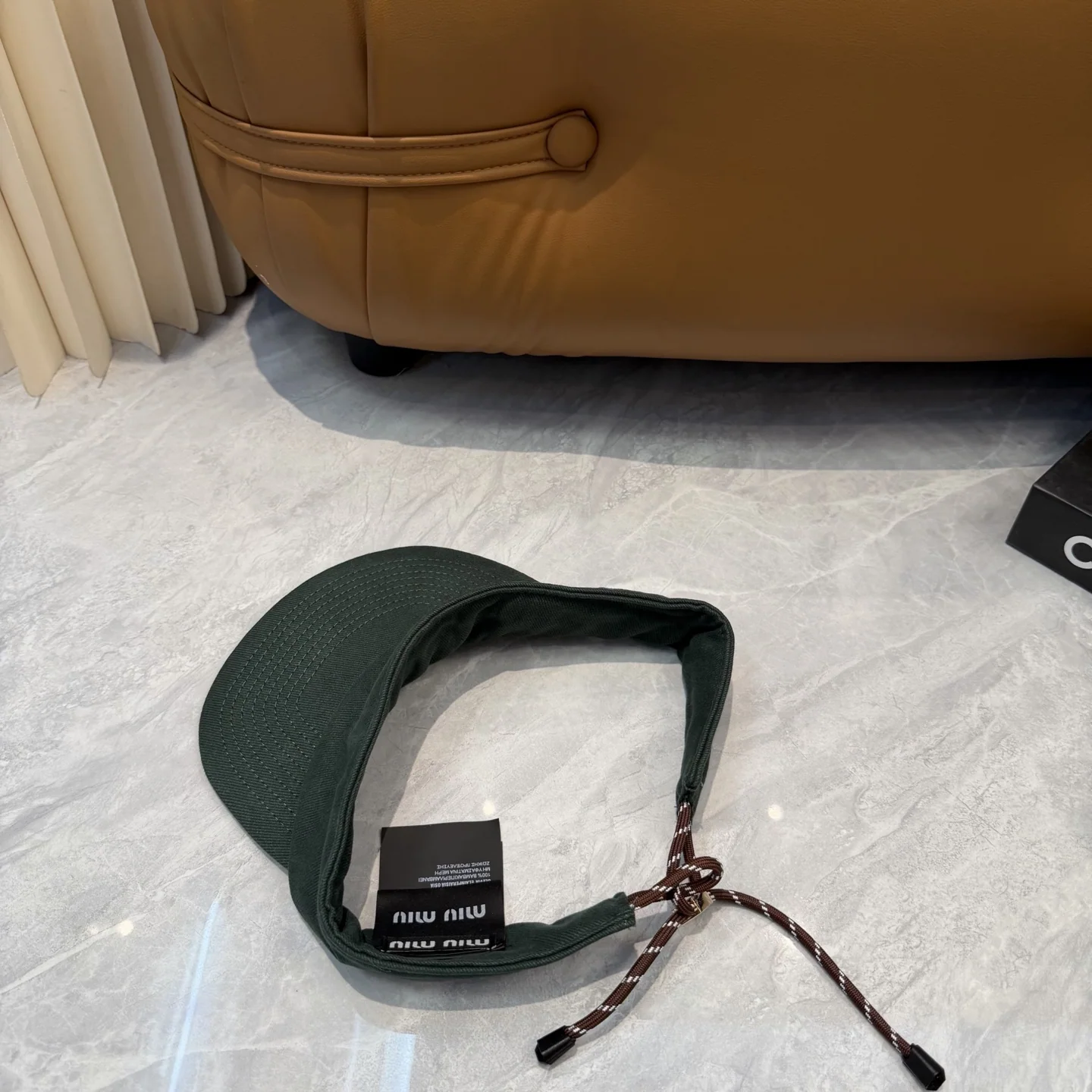 미우미우 바이저 캡 상세 이미지 3
