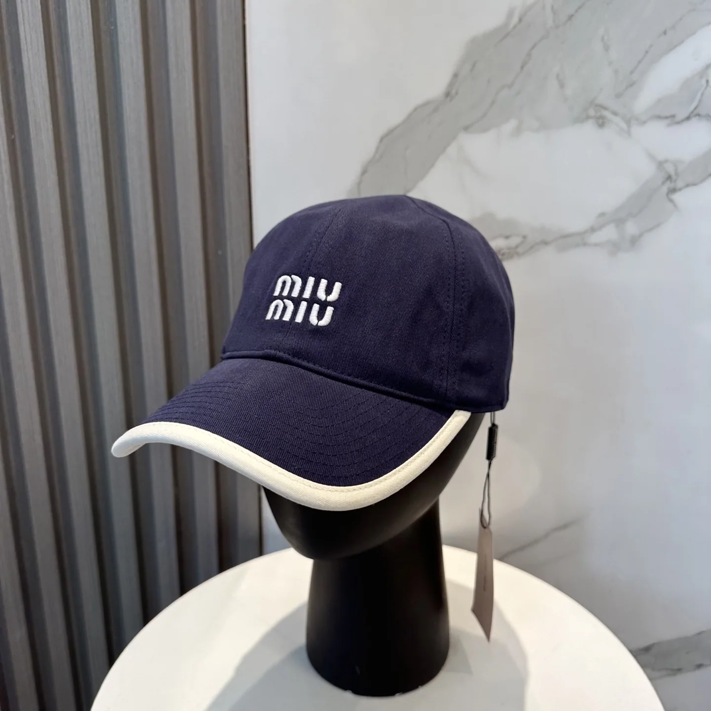 미우미우 자수 베이스볼 모자 118578