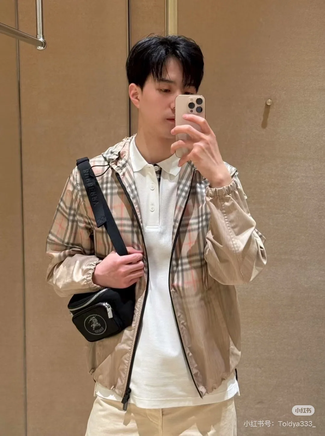 버버리 그라데이션 체크 경량 후드 자켓 상세 이미지 3