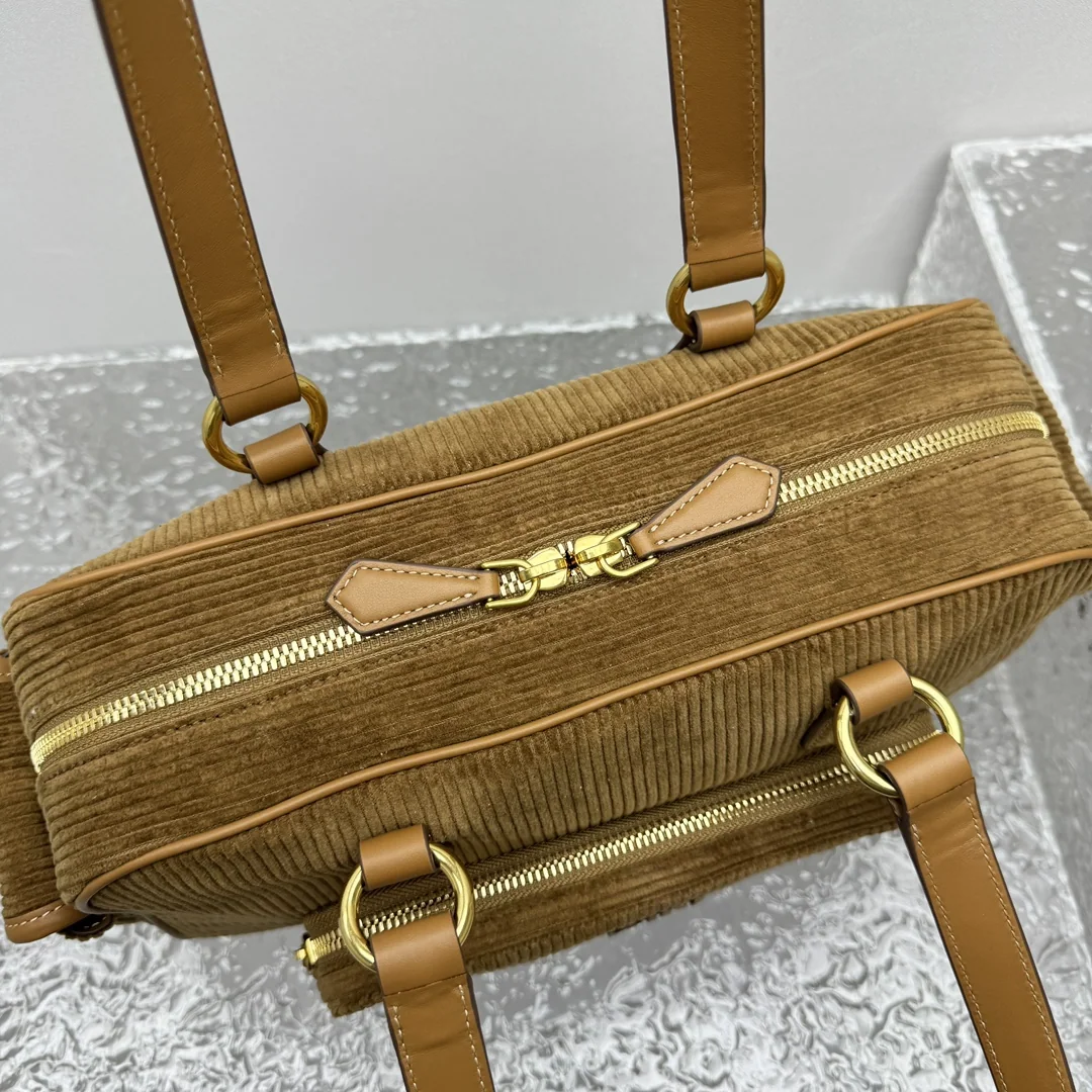 미우미우 코듀로이 바이크백 가방 상세 이미지 8