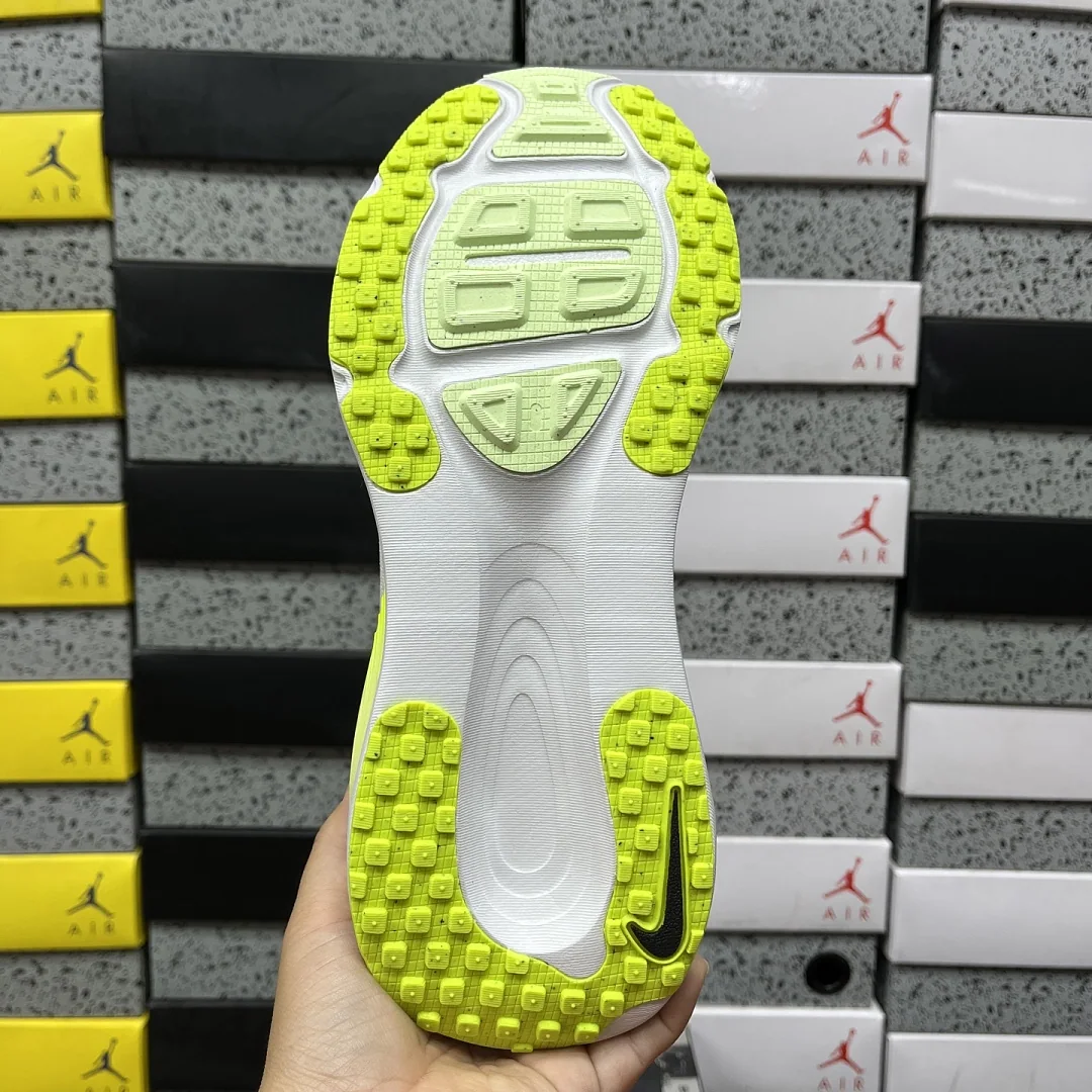 나이키 [XY] 보메로 18 HM6803-120 201546 Nike Vomero 18 White Barely Volt Black 상세 이미지 9