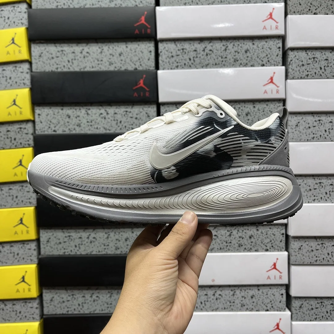 나이키 [XY] 보메로 18 IF4463-002 201688 Nike Vomero 18 상세 이미지 8