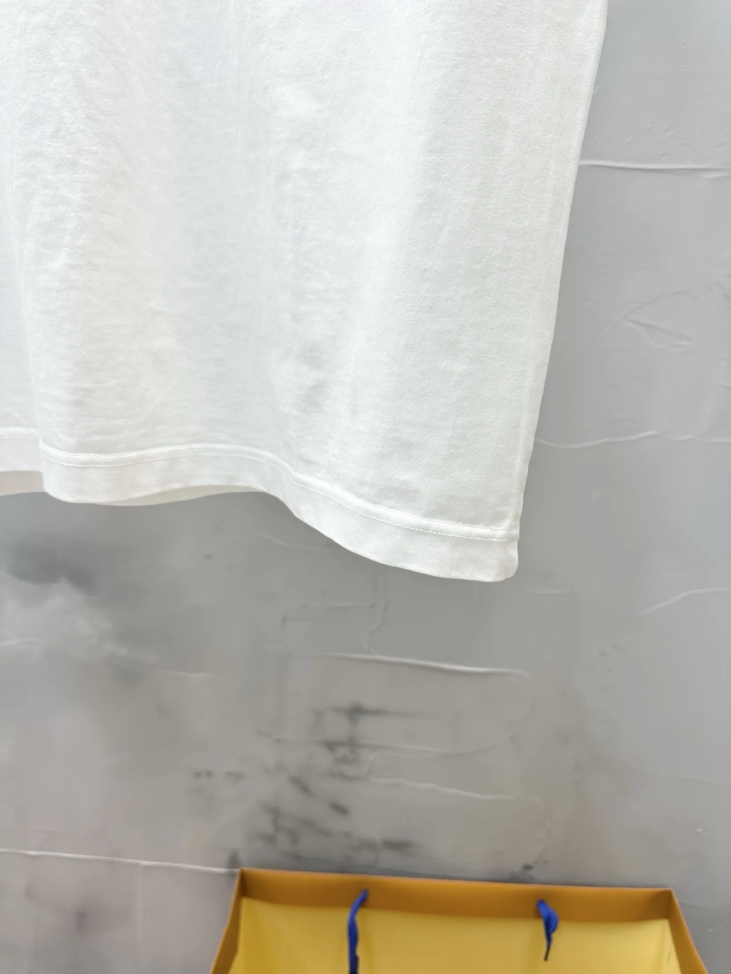 몽클레어 맥주이삭 자수 코튼 반팔 티셔츠 상세 이미지 6