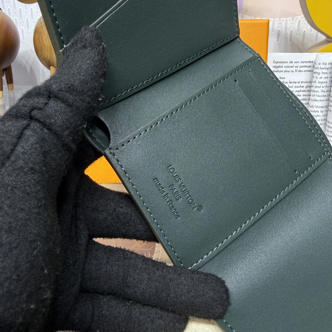 루이비통 빅터 모노그램 섀도우 지갑 상세 이미지 7