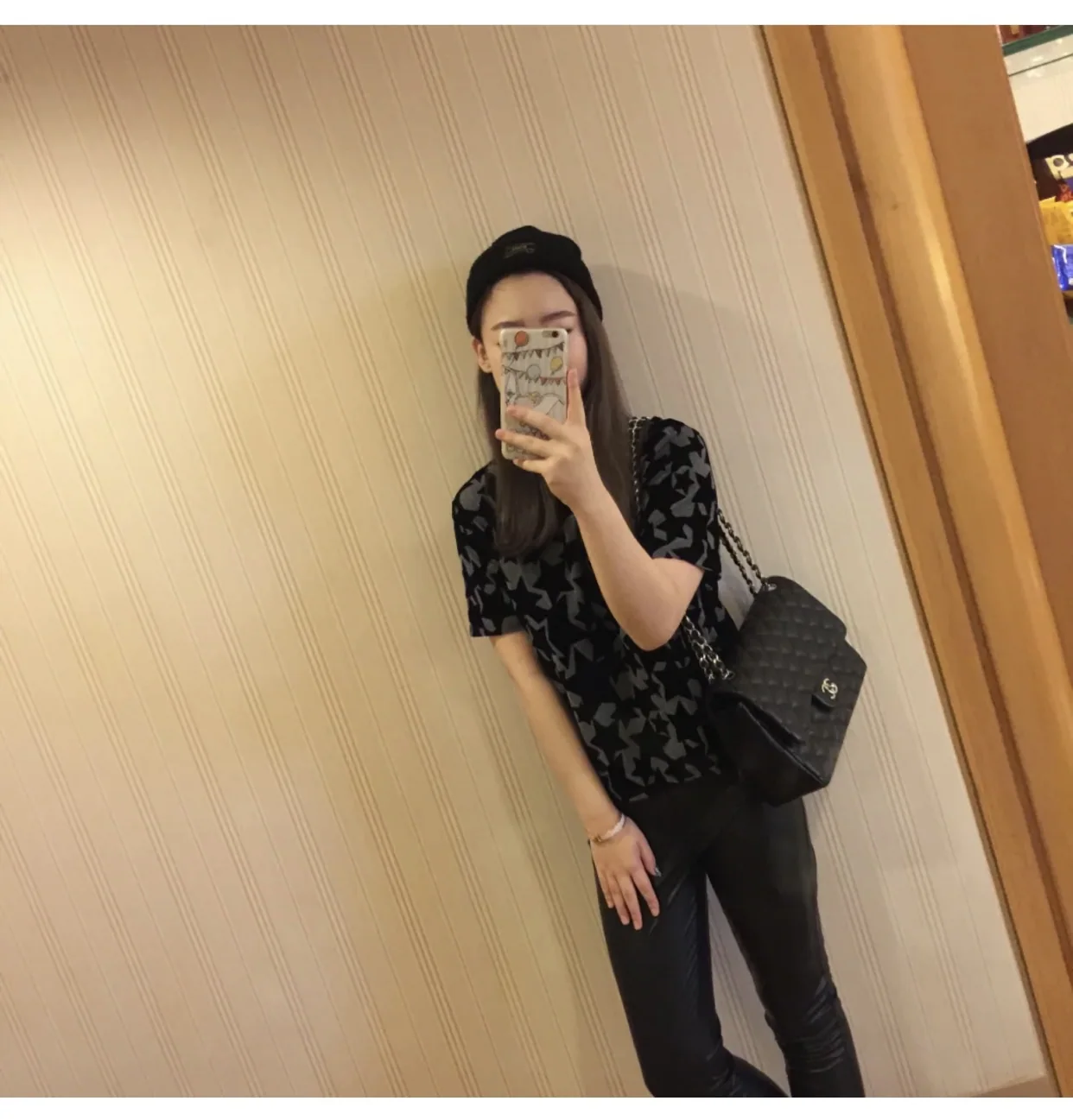 샤넬 점보 클래식 플랩 블랙 실버 데님 가방 상세 이미지 4