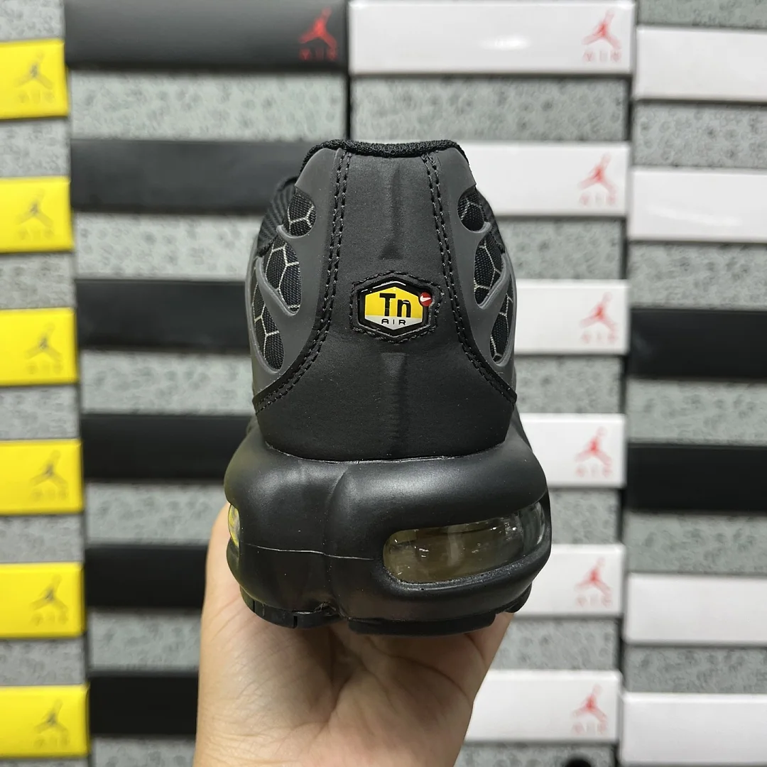 나이키 [DF] 에어 맥스 플러스 IQ0287-010 201548 Nike Air Max Plus Black Honey 상세 이미지 6