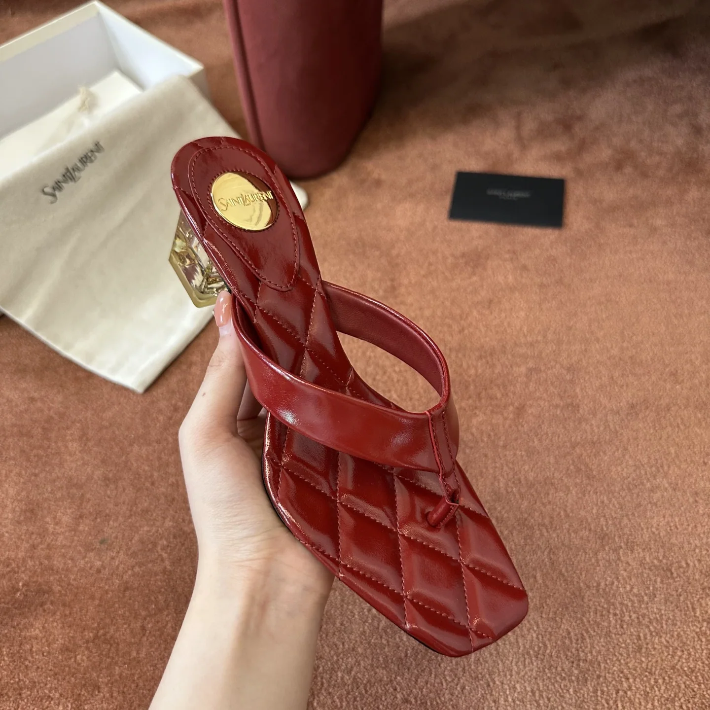 생로랑 퀼팅 에나멜 레드 힐 샌들 쪼리 뮬 상세 이미지 3
