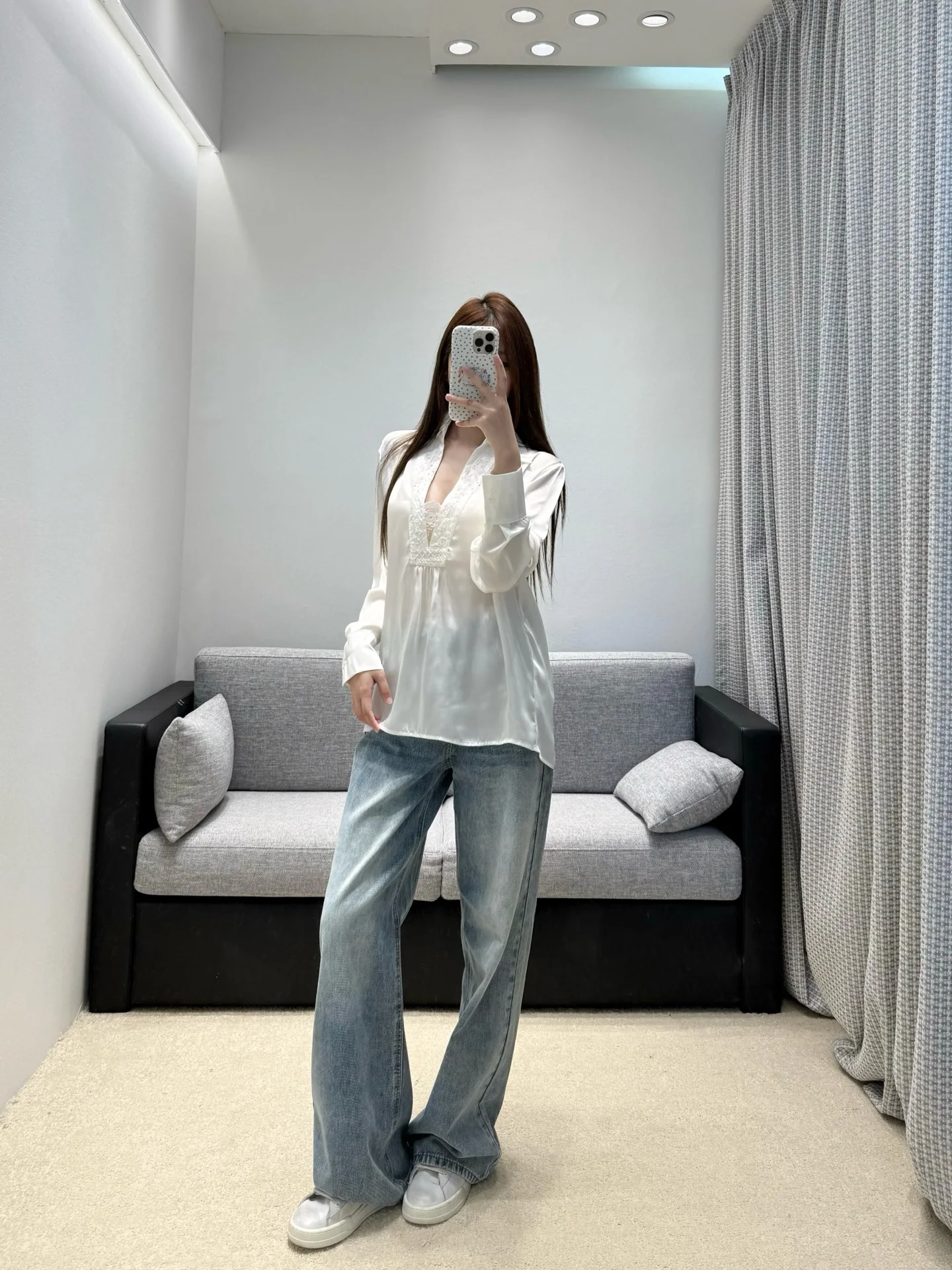 샤넬 새틴 레이스 V넥 여성 셔츠 상세 이미지 4