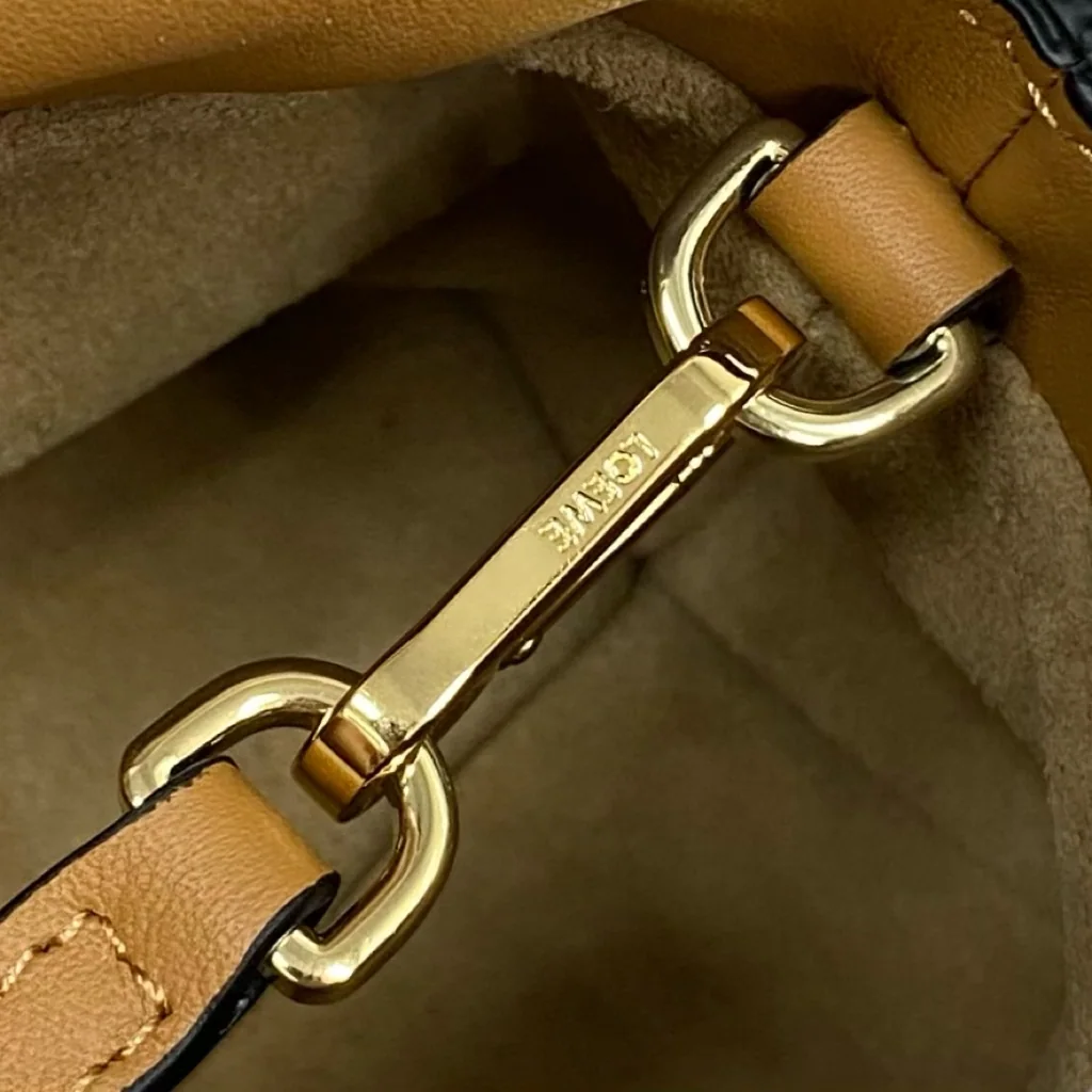 로에베 플라멩코 나파 가죽 플리츠 숄더백 상세 이미지 9