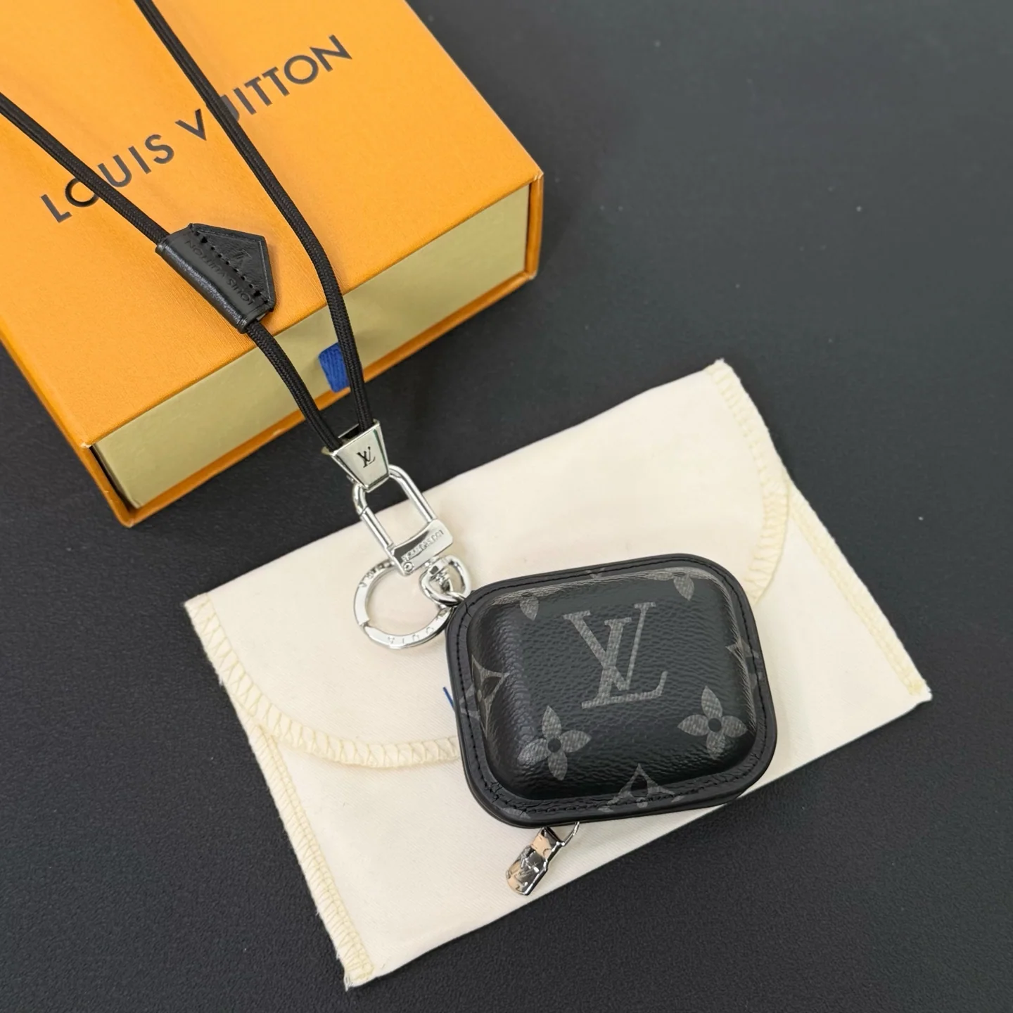 루이비통 LV 튠 이어폰 케이스 키링 상세 이미지 4